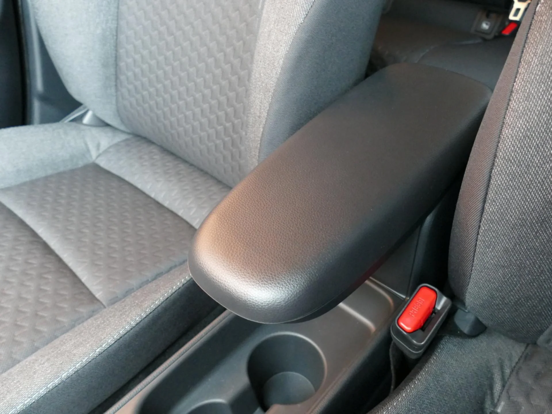 TOYOTA YARIS CROSS - Miniature 22 sur 35 - Cliquer pour voir cette photo