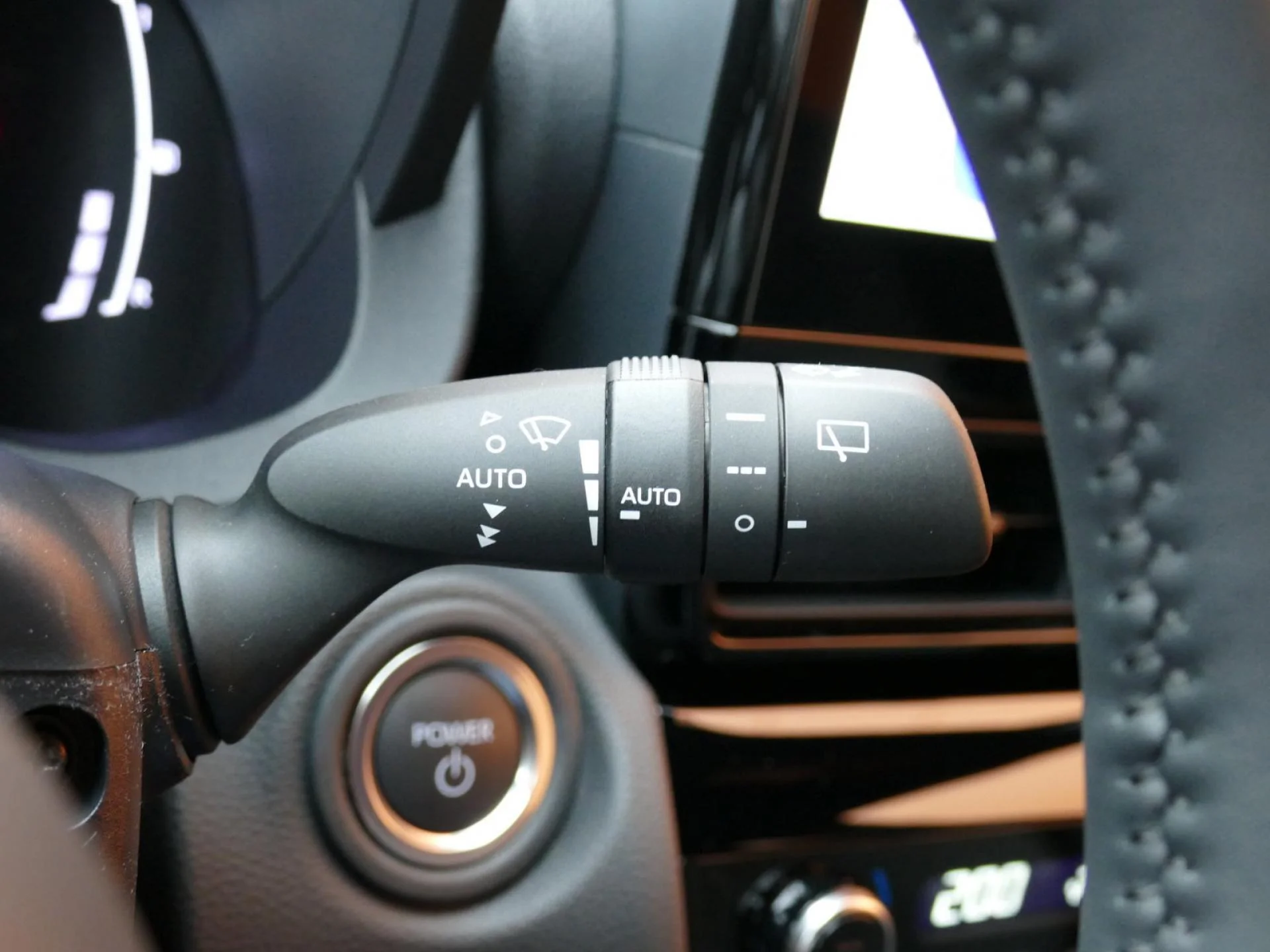 TOYOTA YARIS CROSS - Miniature 28 sur 35 - Cliquer pour voir cette photo
