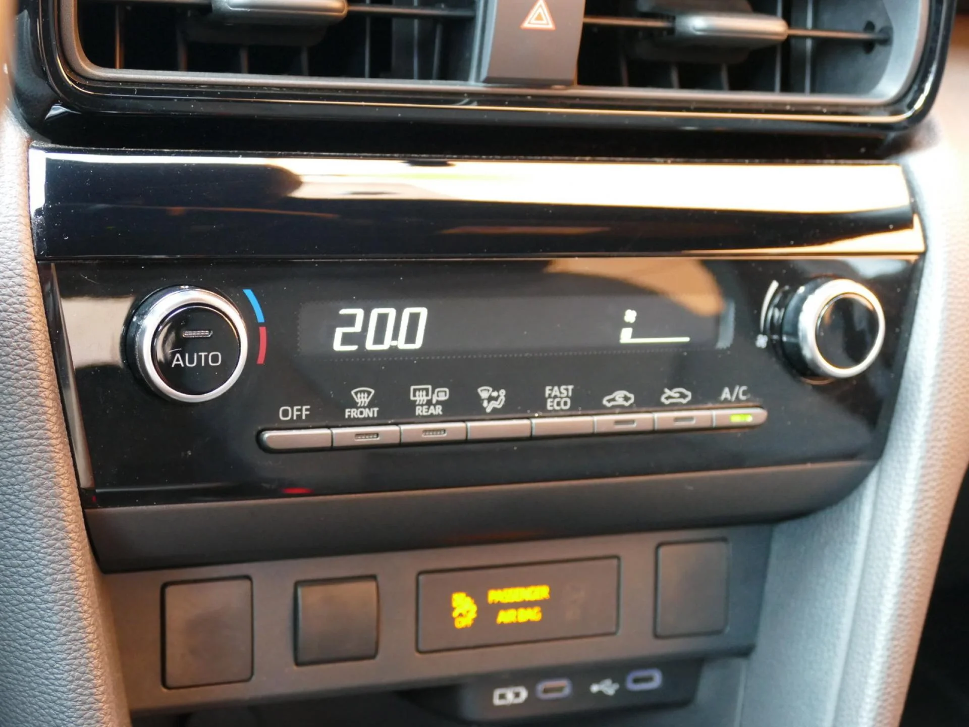 TOYOTA YARIS CROSS - Miniature 13 sur 32 - Cliquer pour voir cette photo