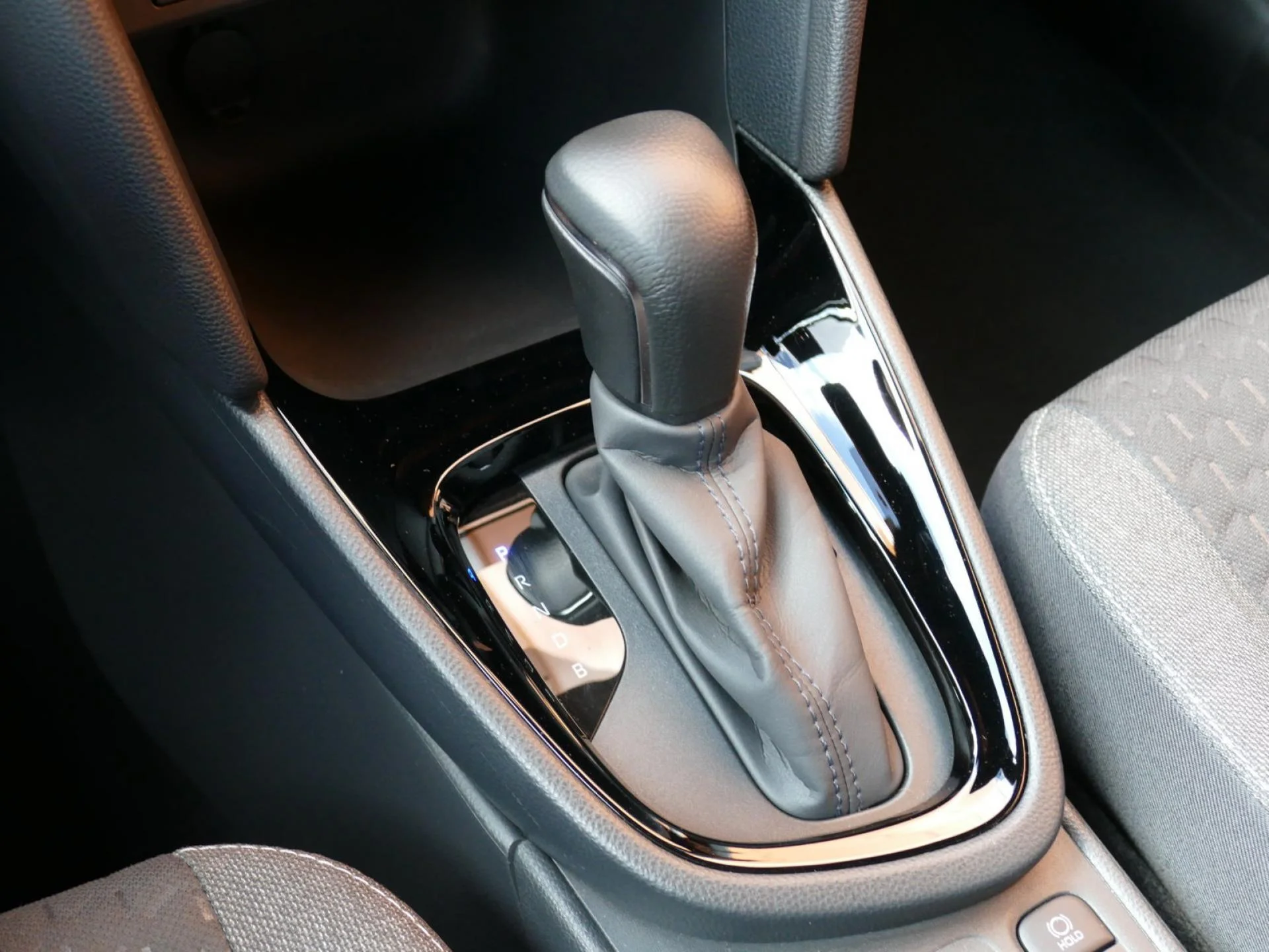 TOYOTA YARIS CROSS - Miniature 18 sur 32 - Cliquer pour voir cette photo