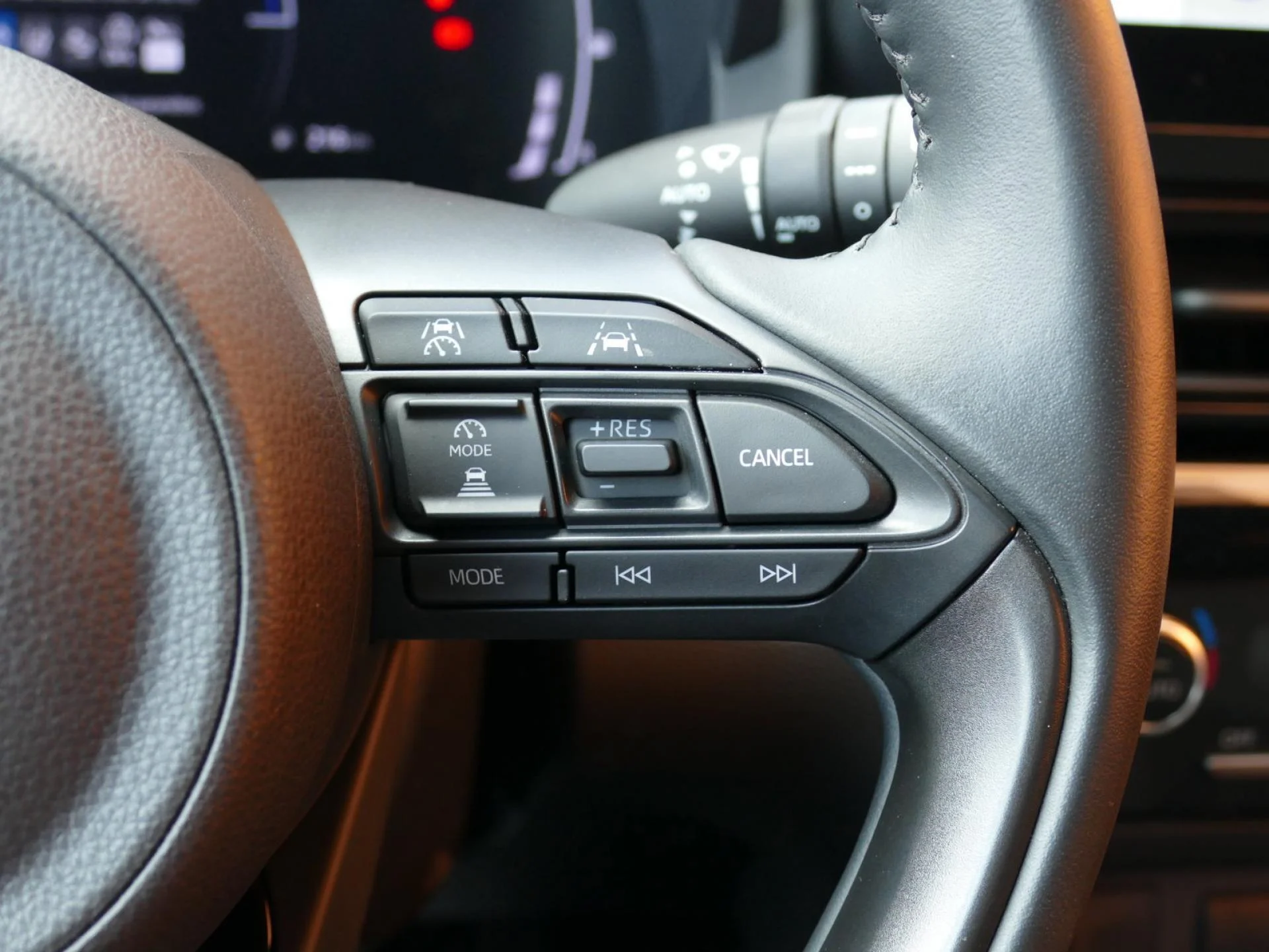 TOYOTA YARIS CROSS - Miniature 16 sur 32 - Cliquer pour voir cette photo