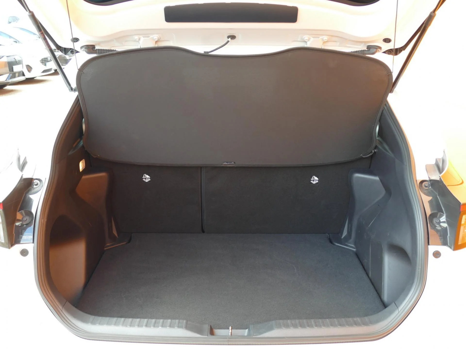 TOYOTA YARIS CROSS - Miniature 8 sur 32 - Cliquer pour voir cette photo