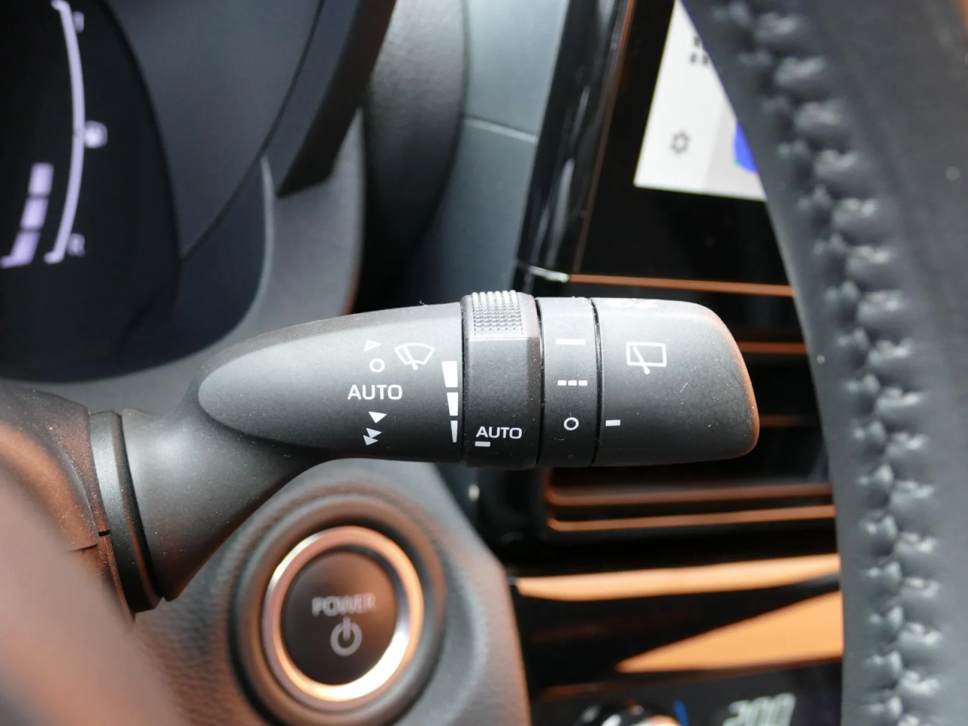 TOYOTA YARIS CROSS - Miniature 25 sur 32 - Cliquer pour voir cette photo