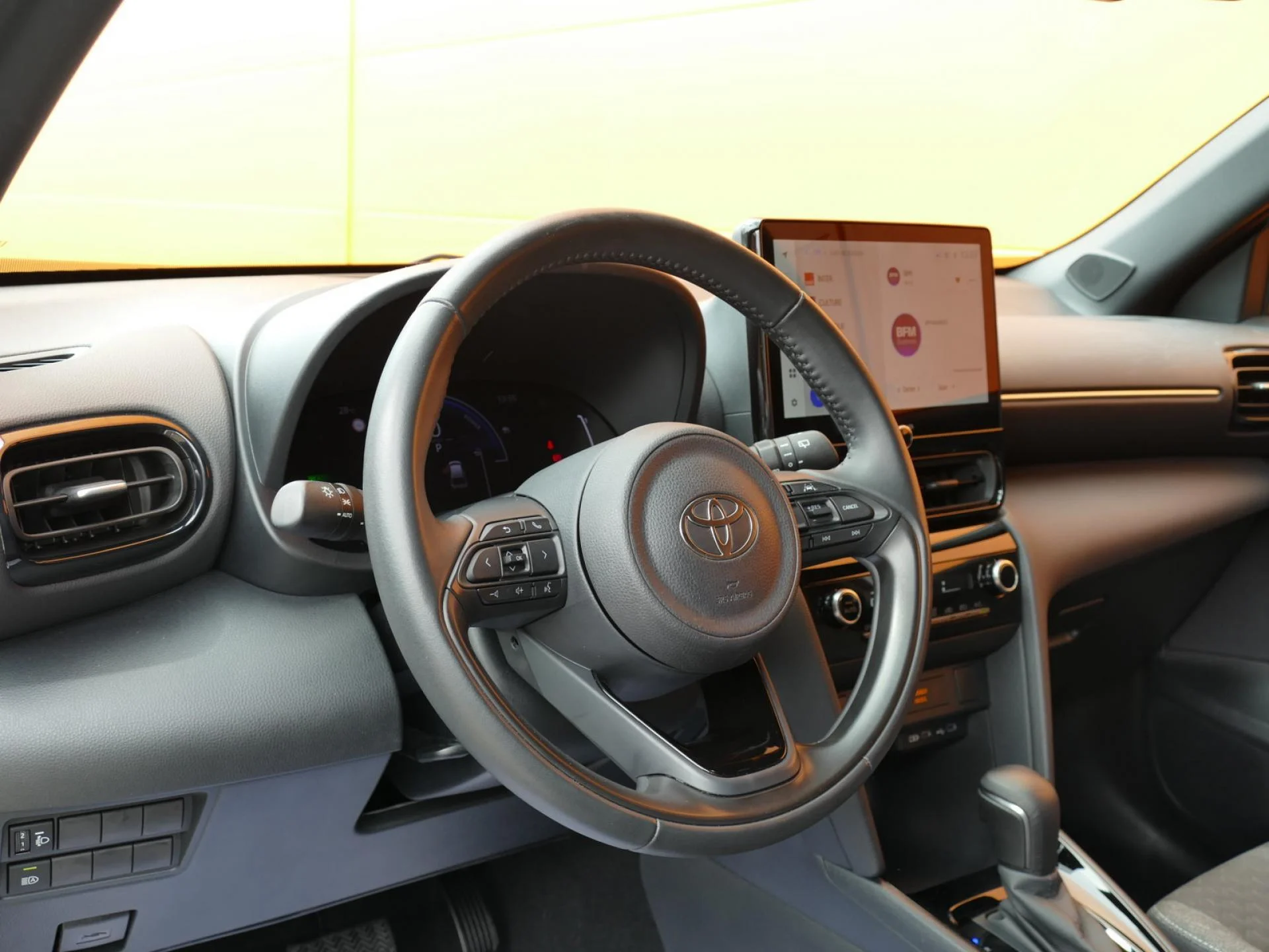 TOYOTA YARIS CROSS - Miniature 14 sur 32 - Cliquer pour voir cette photo