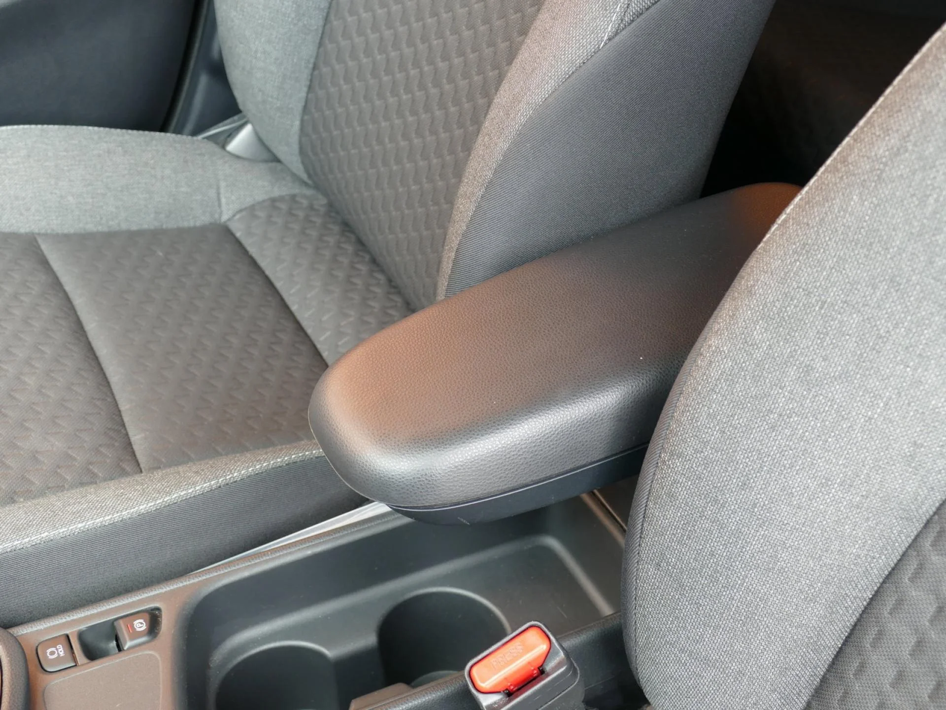 TOYOTA YARIS CROSS - Miniature 22 sur 32 - Cliquer pour voir cette photo