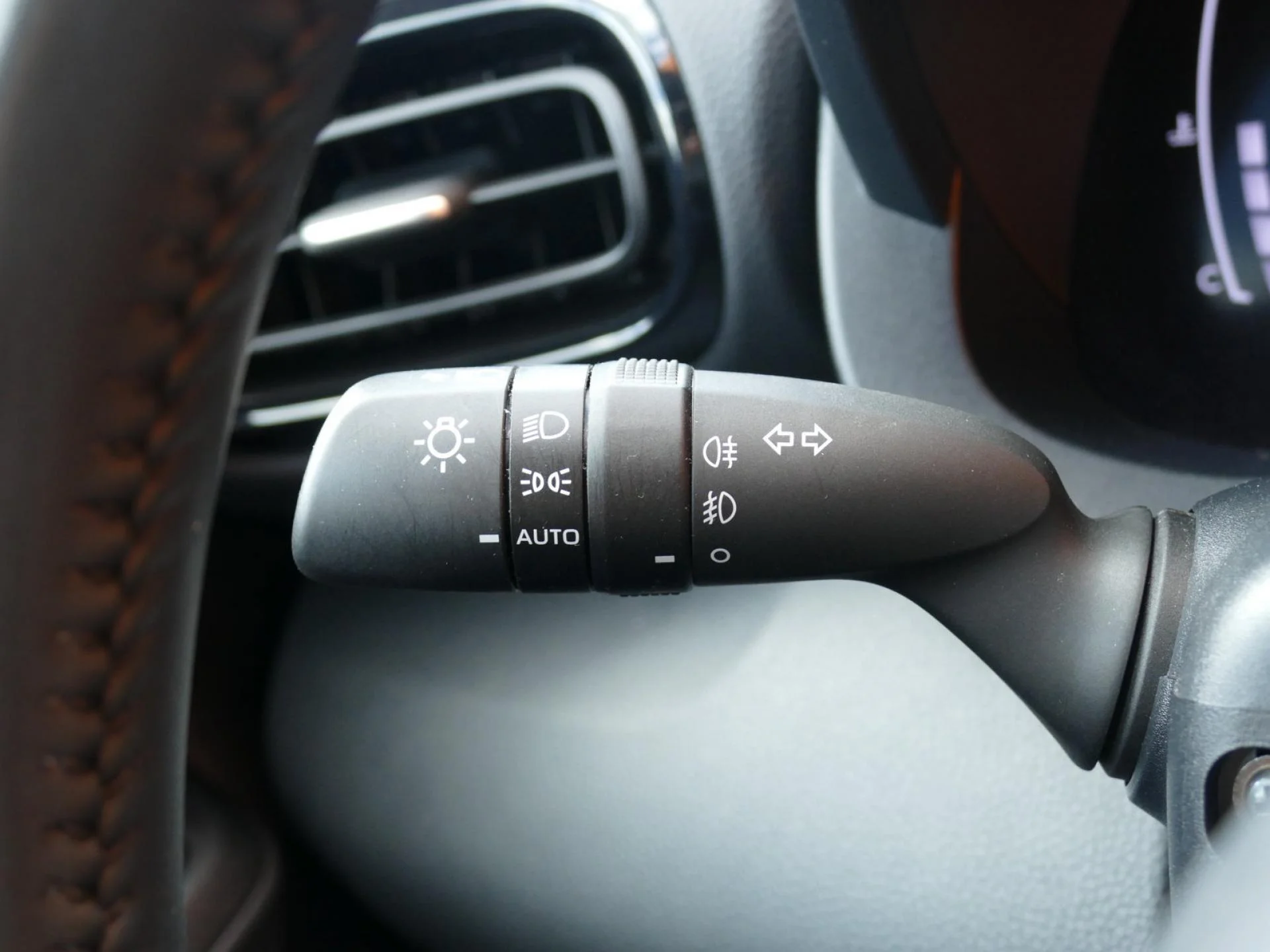 TOYOTA YARIS CROSS - Miniature 24 sur 32 - Cliquer pour voir cette photo
