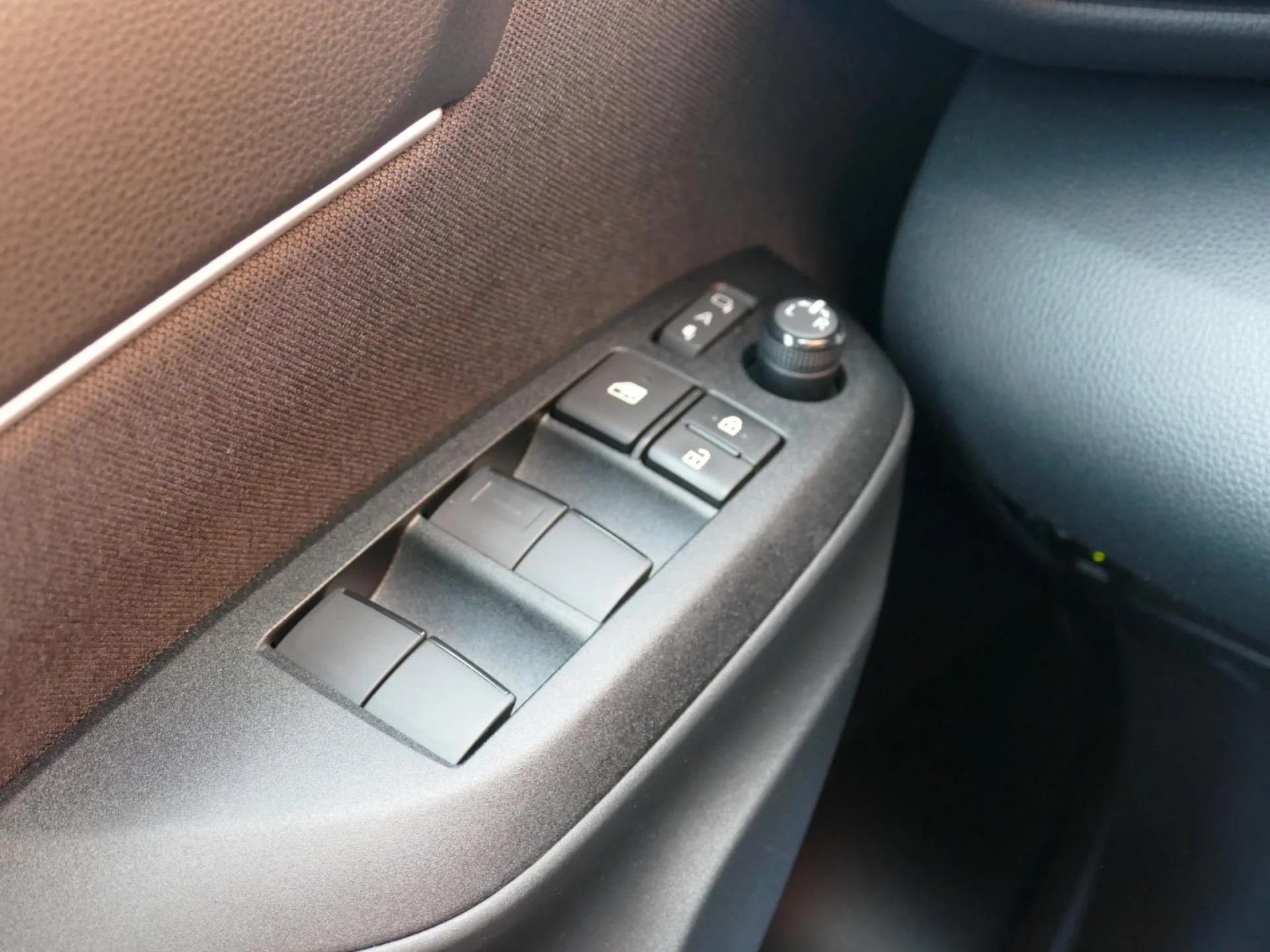 TOYOTA YARIS CROSS - Miniature 23 sur 32 - Cliquer pour voir cette photo