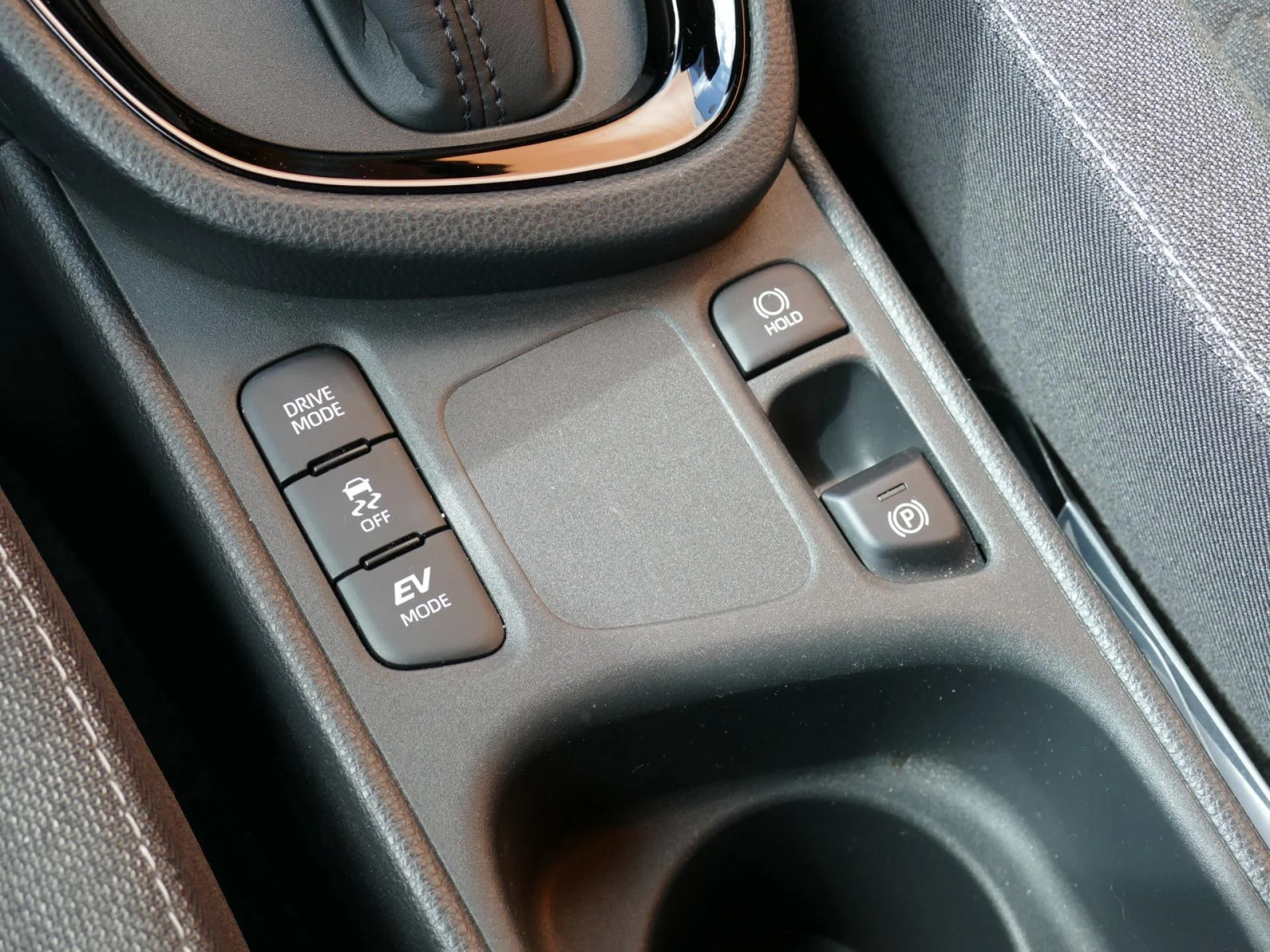 TOYOTA YARIS CROSS - Miniature 17 sur 32 - Cliquer pour voir cette photo