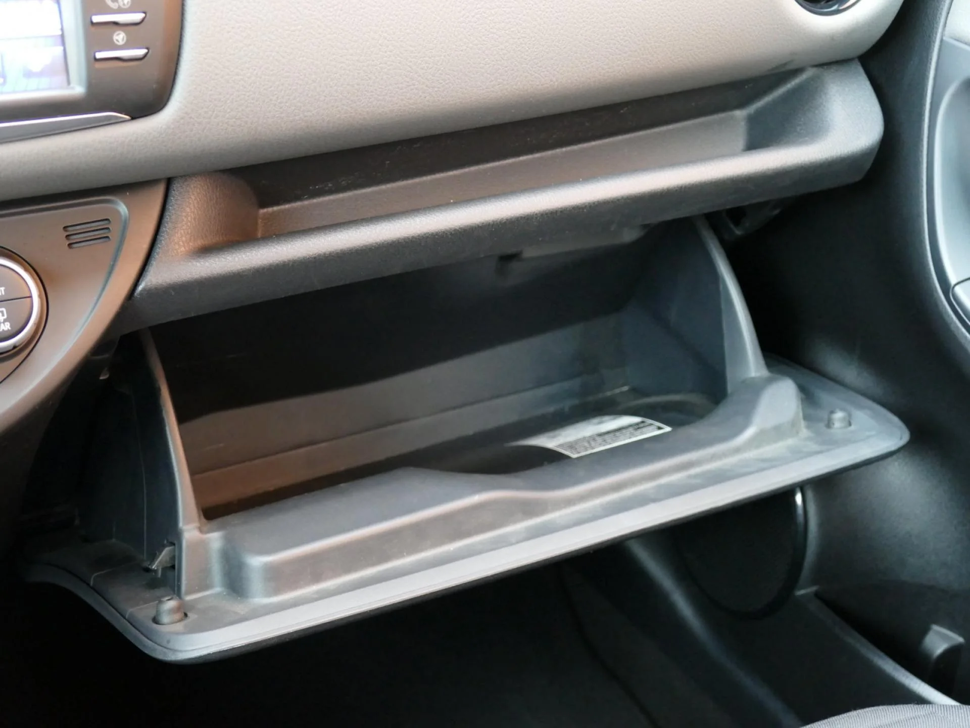 TOYOTA YARIS - Miniature 21 sur 32 - Cliquer pour voir cette photo