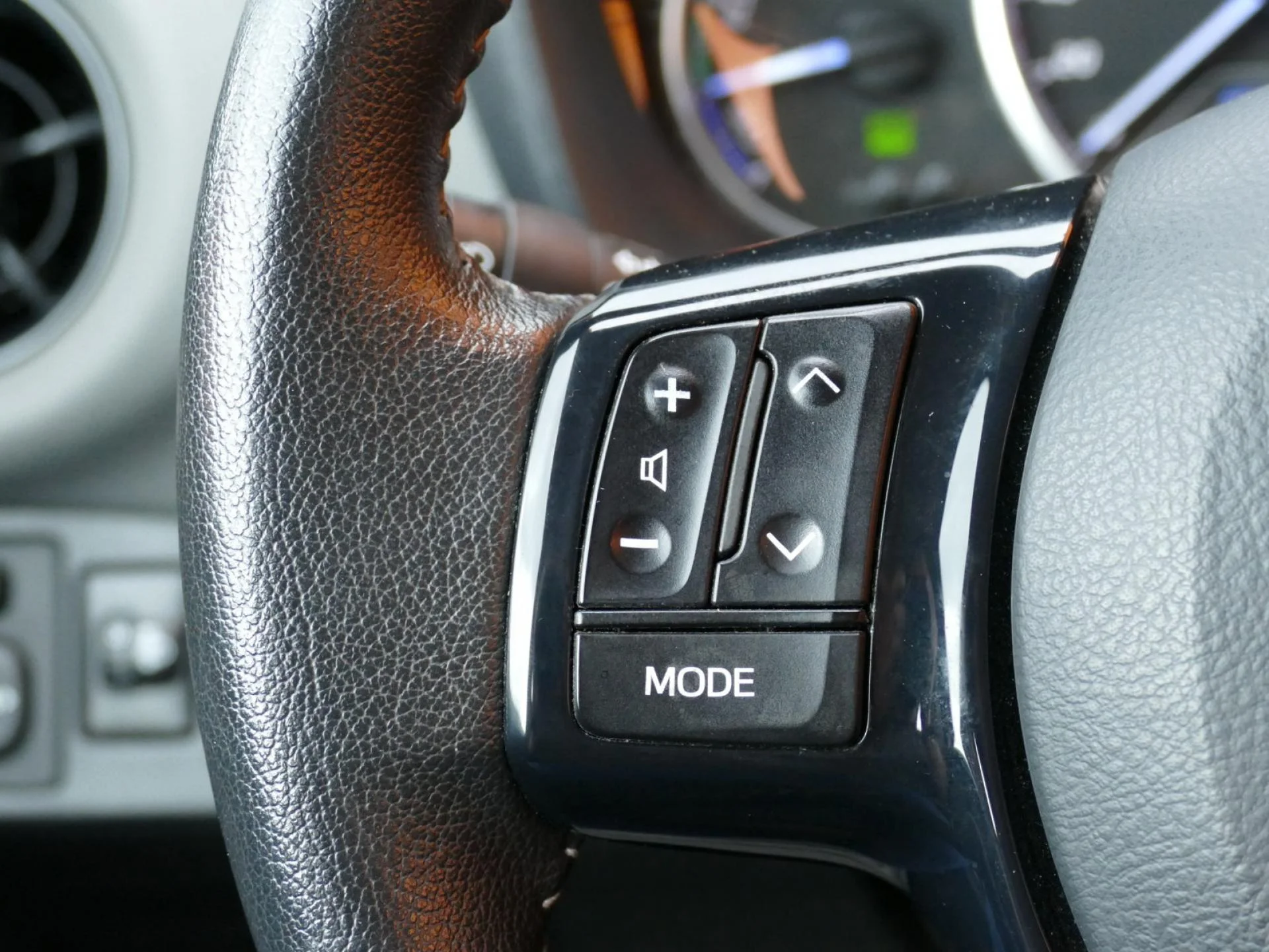 TOYOTA YARIS - Miniature 13 sur 32 - Cliquer pour voir cette photo