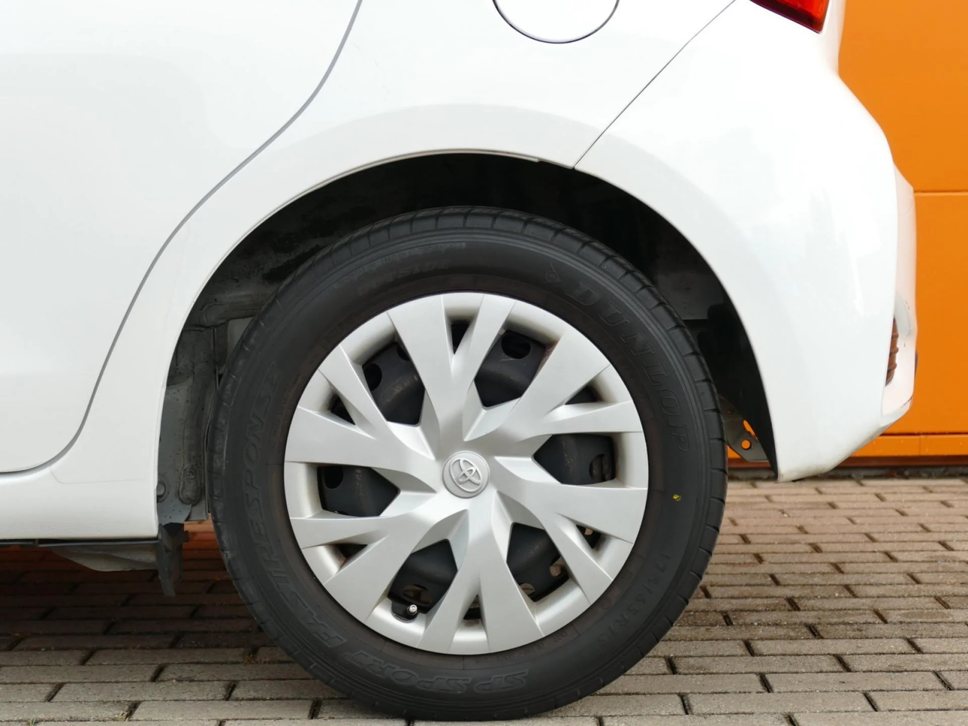 TOYOTA YARIS - Miniature 31 sur 32 - Cliquer pour voir cette photo