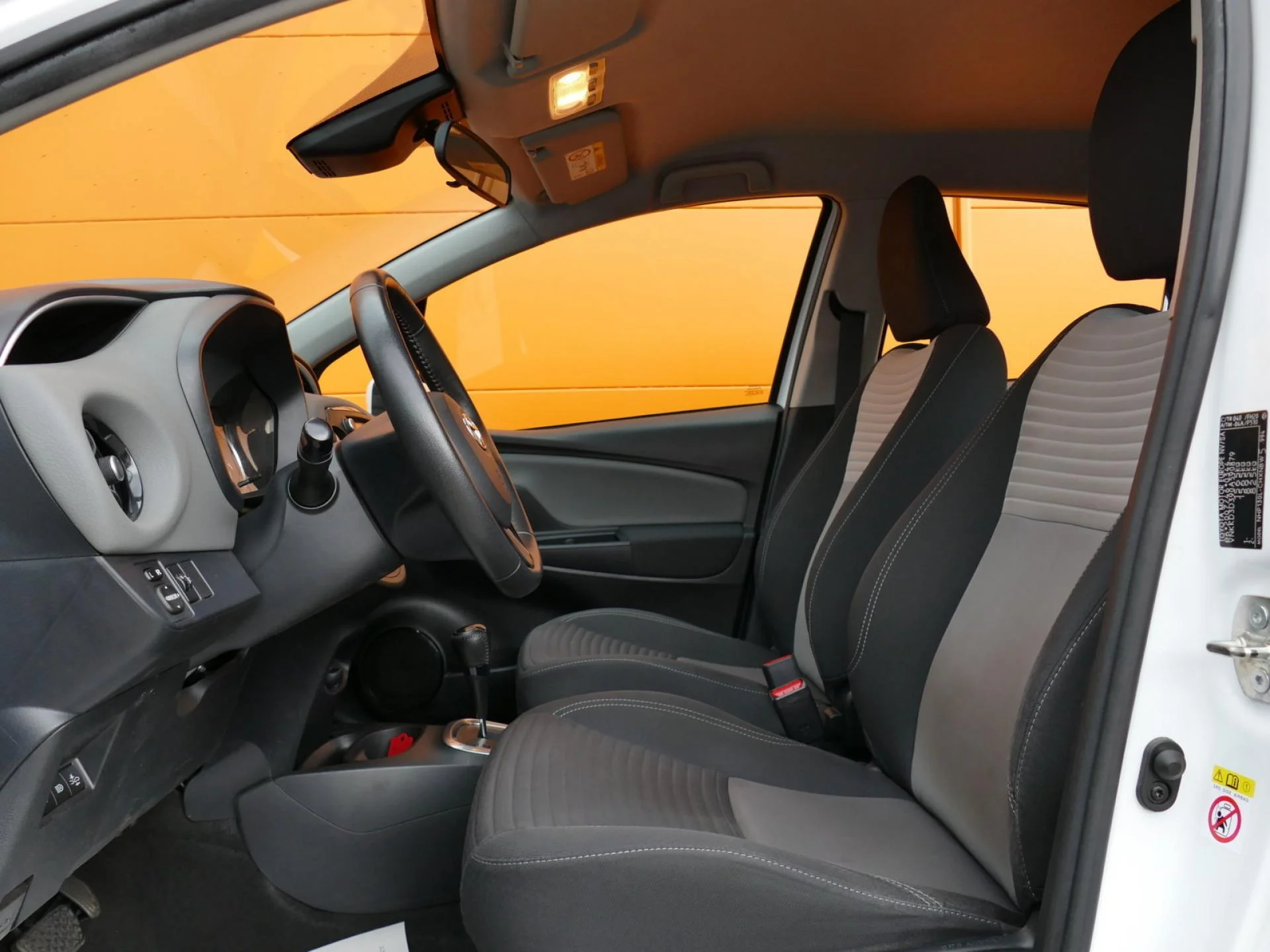 TOYOTA YARIS - Miniature 6 sur 32 - Cliquer pour voir cette photo