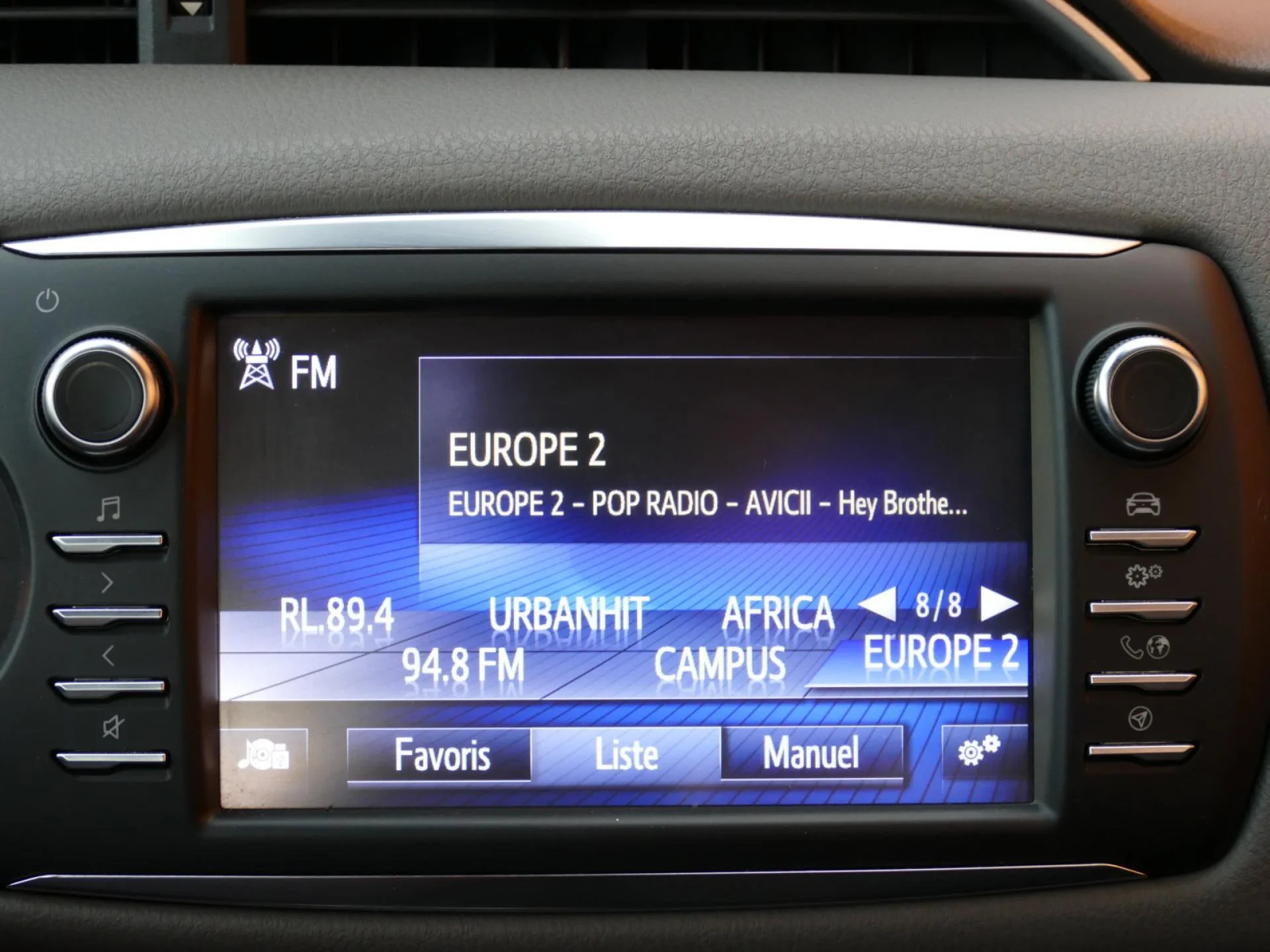 TOYOTA YARIS - Miniature 9 sur 32 - Cliquer pour voir cette photo