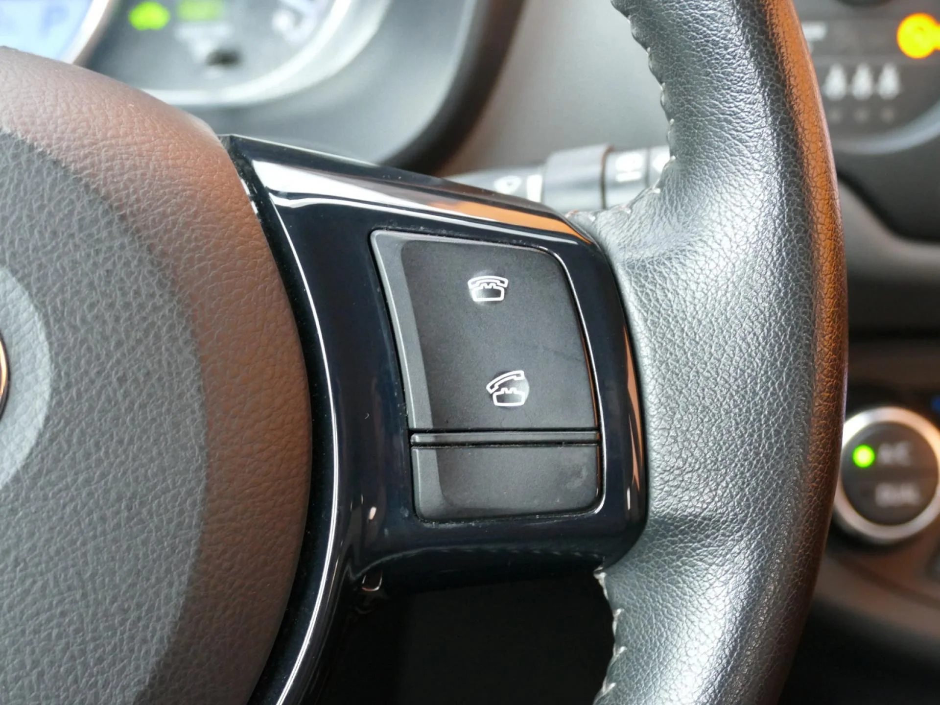 TOYOTA YARIS - Miniature 14 sur 32 - Cliquer pour voir cette photo
