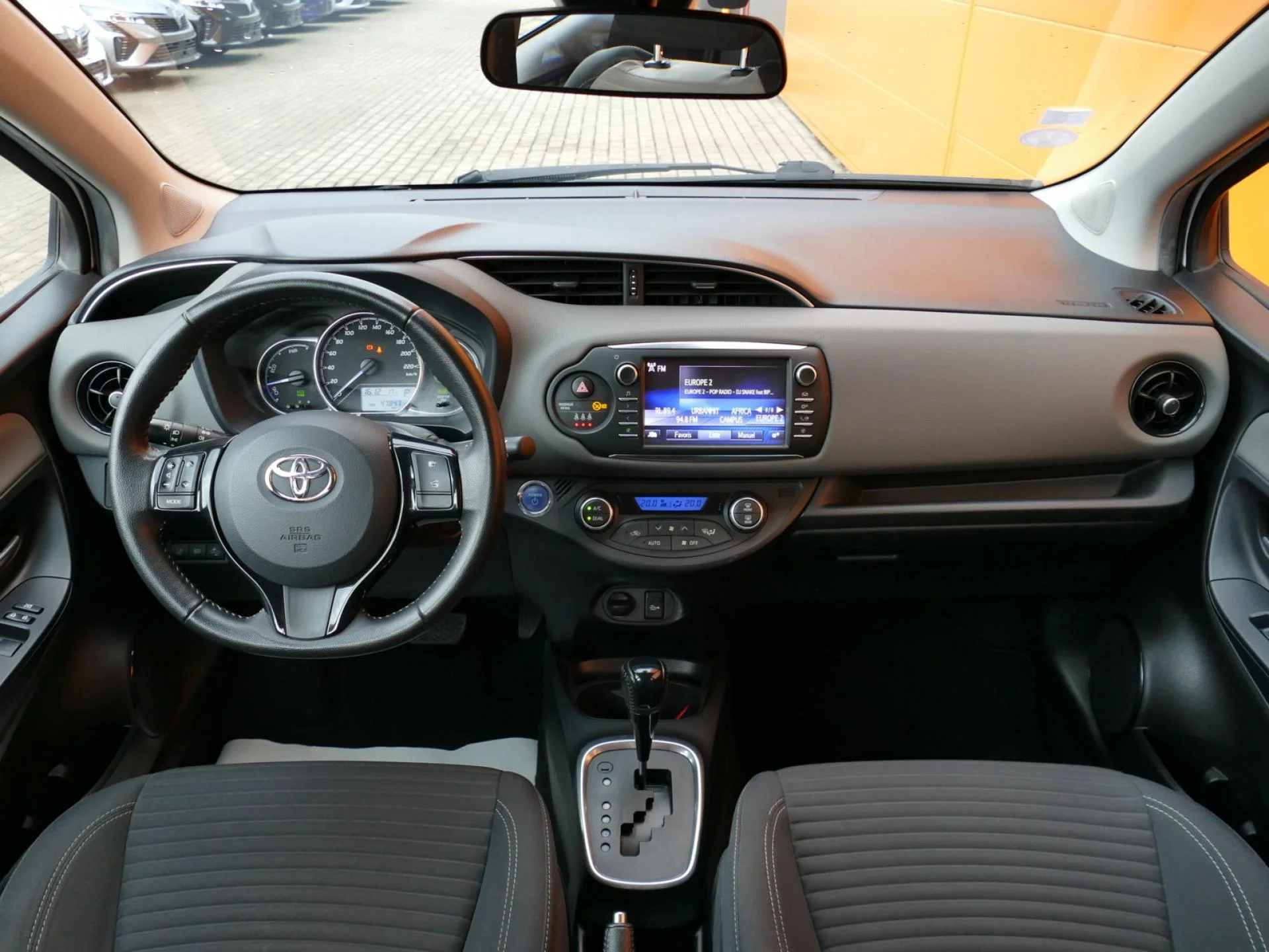 TOYOTA YARIS - Miniature 5 sur 32 - Cliquer pour voir cette photo