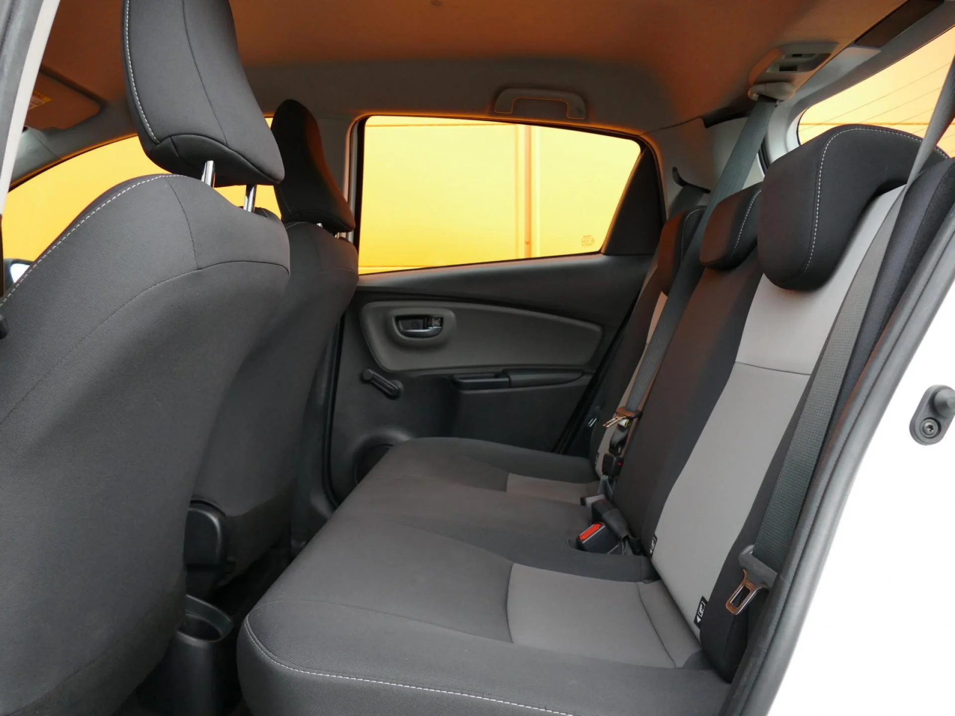 TOYOTA YARIS - Miniature 7 sur 32 - Cliquer pour voir cette photo