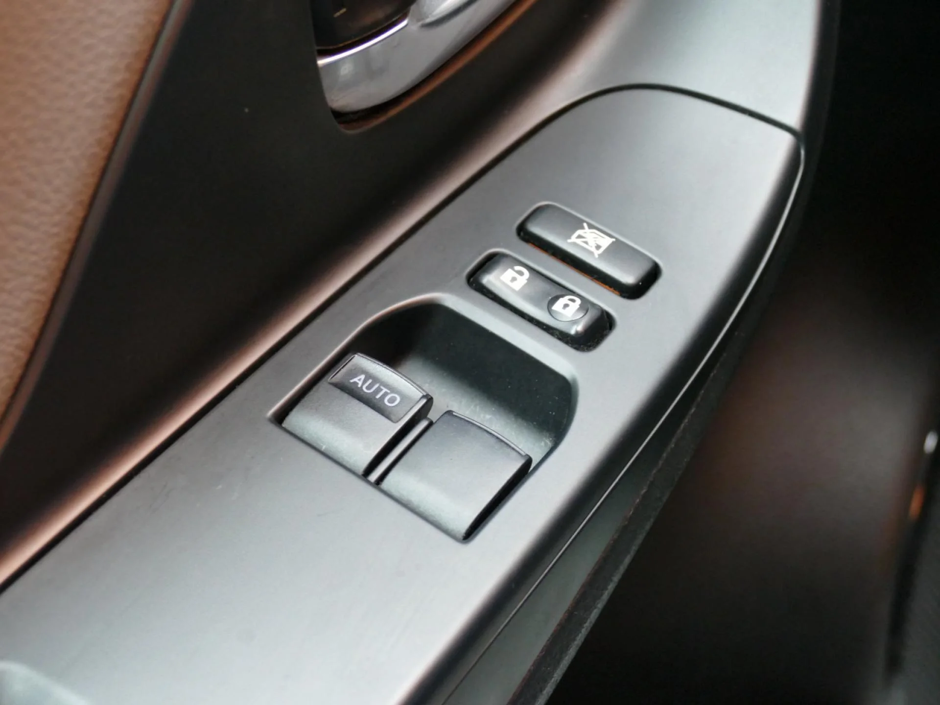TOYOTA YARIS - Miniature 22 sur 32 - Cliquer pour voir cette photo