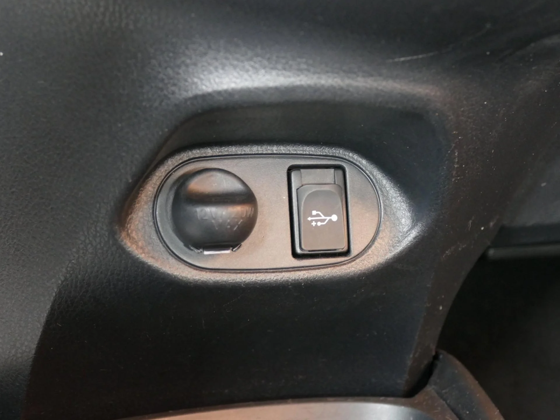 TOYOTA YARIS - Miniature 20 sur 32 - Cliquer pour voir cette photo