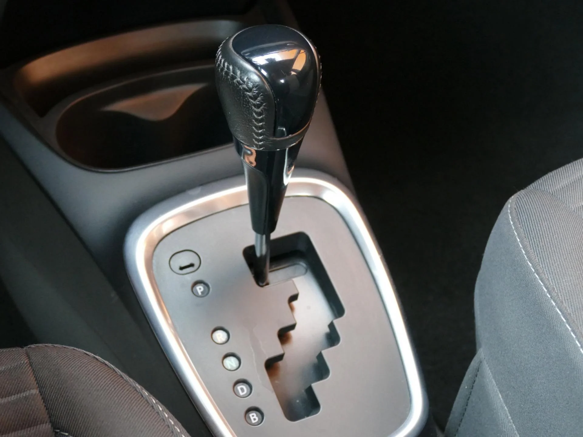 TOYOTA YARIS - Miniature 17 sur 32 - Cliquer pour voir cette photo