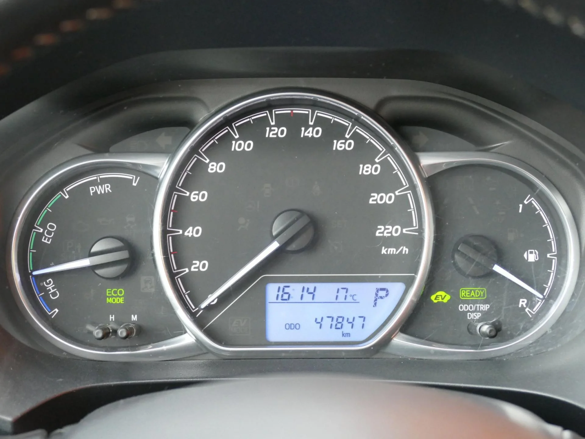TOYOTA YARIS - Miniature 12 sur 32 - Cliquer pour voir cette photo