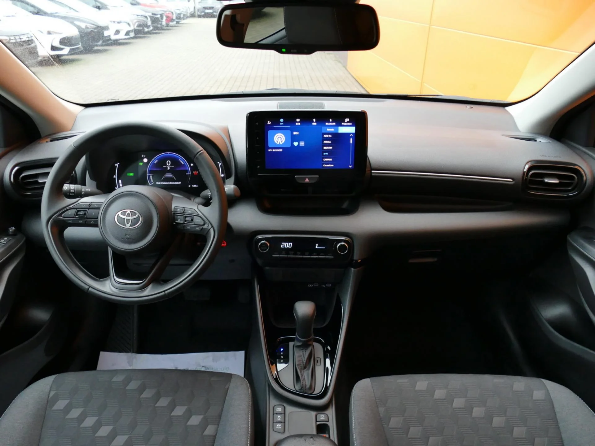 TOYOTA YARIS - Miniature 6 sur 33 - Cliquer pour voir cette photo