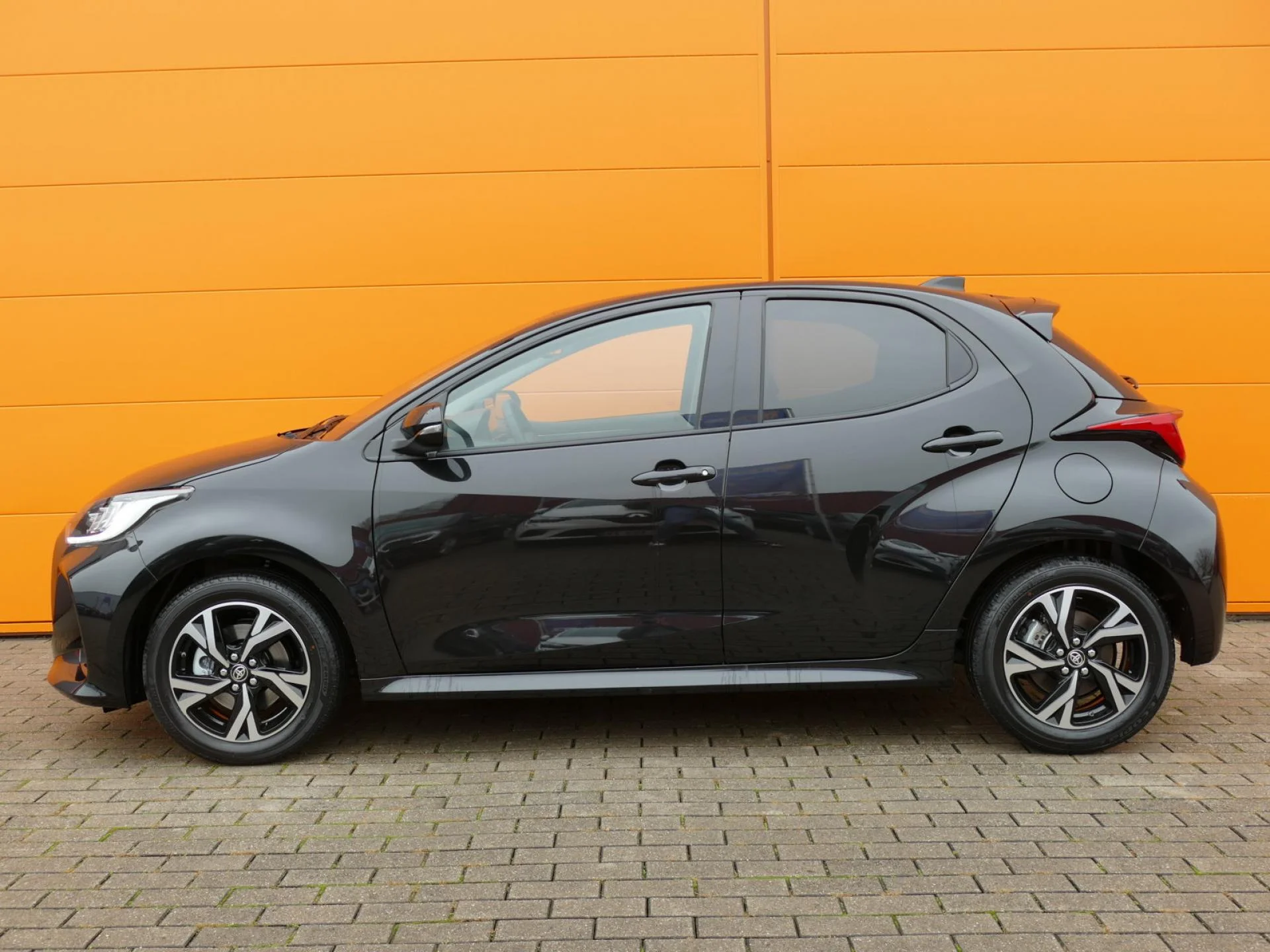 TOYOTA YARIS - Miniature 4 sur 33 - Cliquer pour voir cette photo