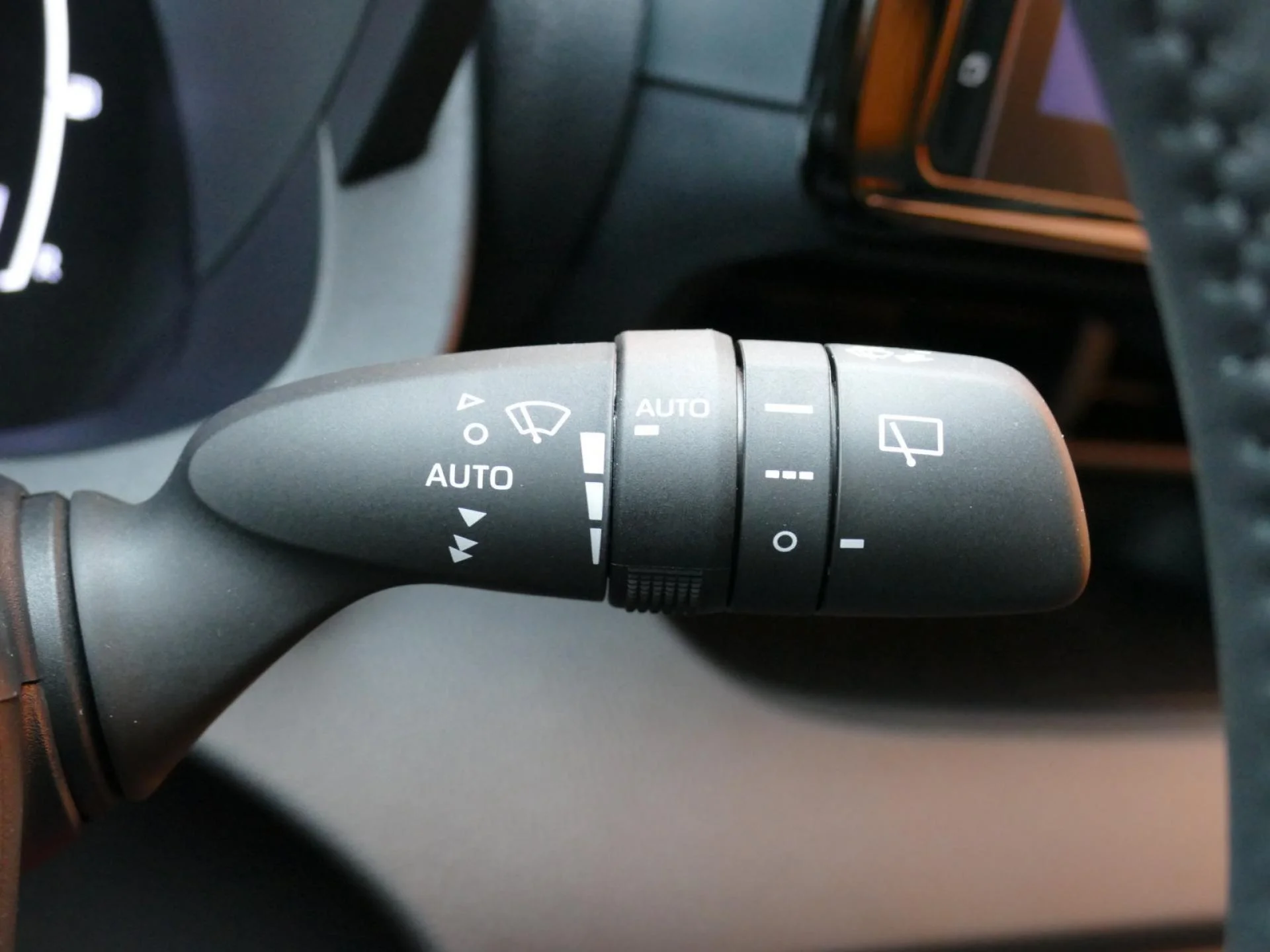 TOYOTA YARIS - Miniature 26 sur 33 - Cliquer pour voir cette photo