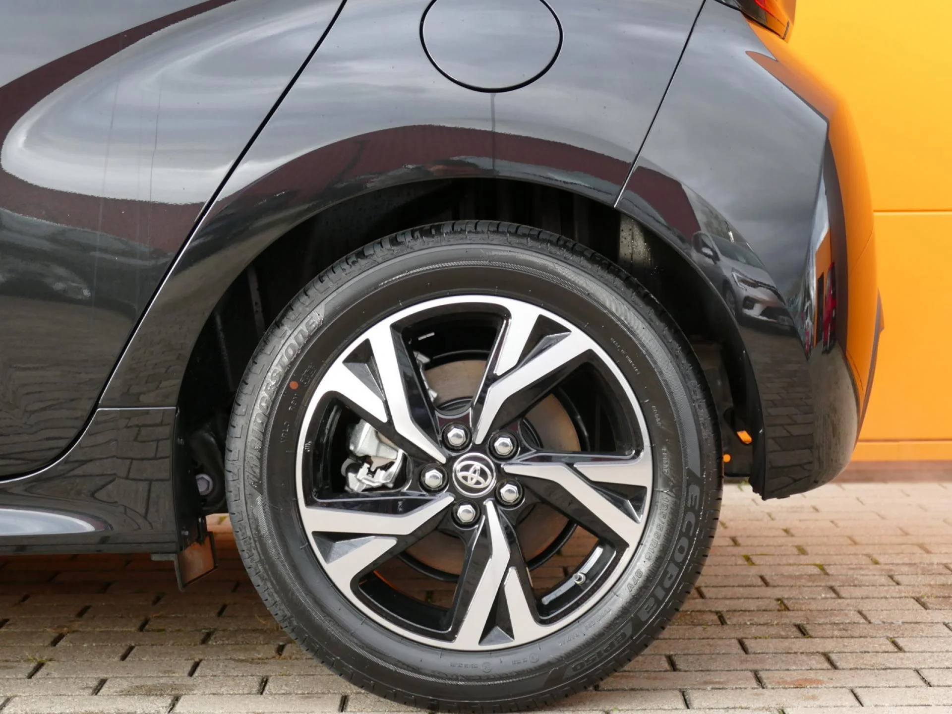 TOYOTA YARIS - Miniature 32 sur 32 - Cliquer pour voir cette photo