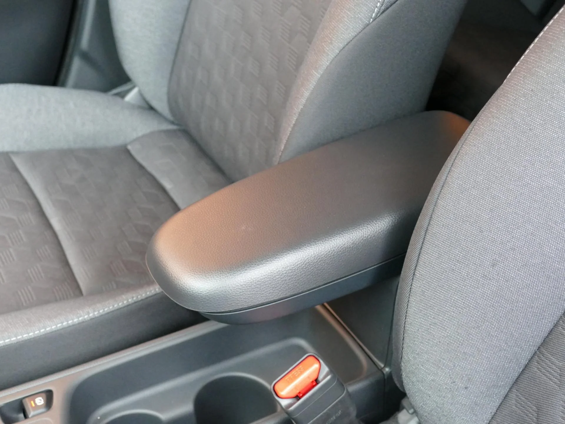TOYOTA YARIS - Miniature 22 sur 33 - Cliquer pour voir cette photo