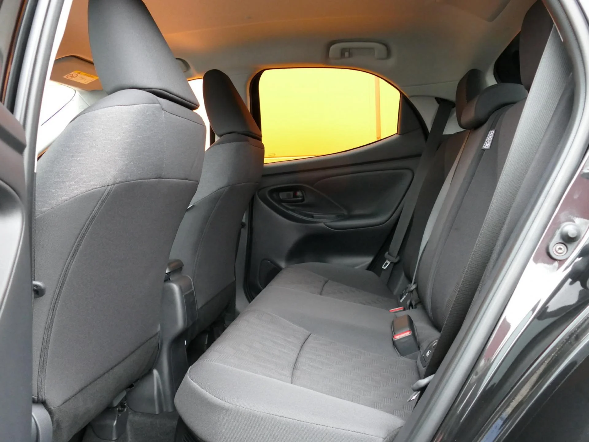 TOYOTA YARIS - Miniature 8 sur 33 - Cliquer pour voir cette photo