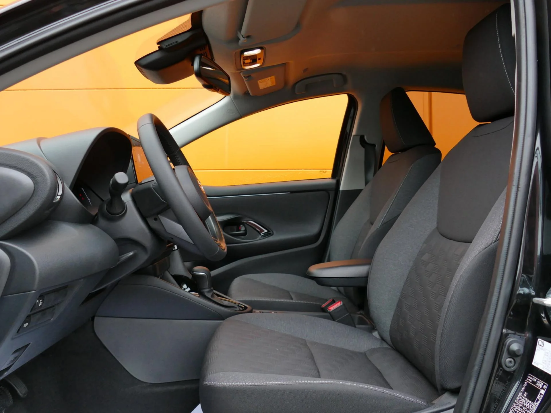 TOYOTA YARIS - Miniature 7 sur 33 - Cliquer pour voir cette photo