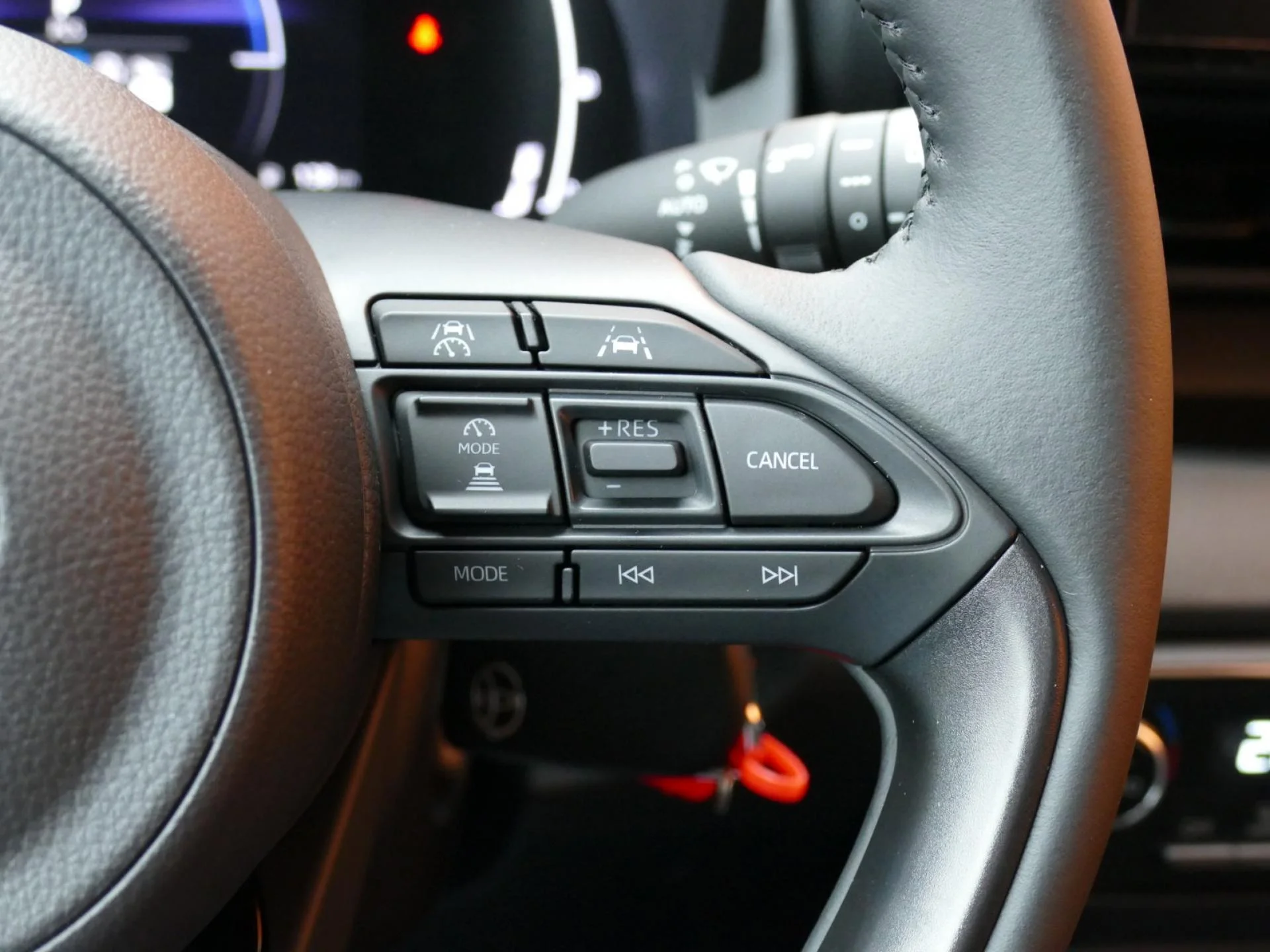 TOYOTA YARIS - Miniature 16 sur 32 - Cliquer pour voir cette photo