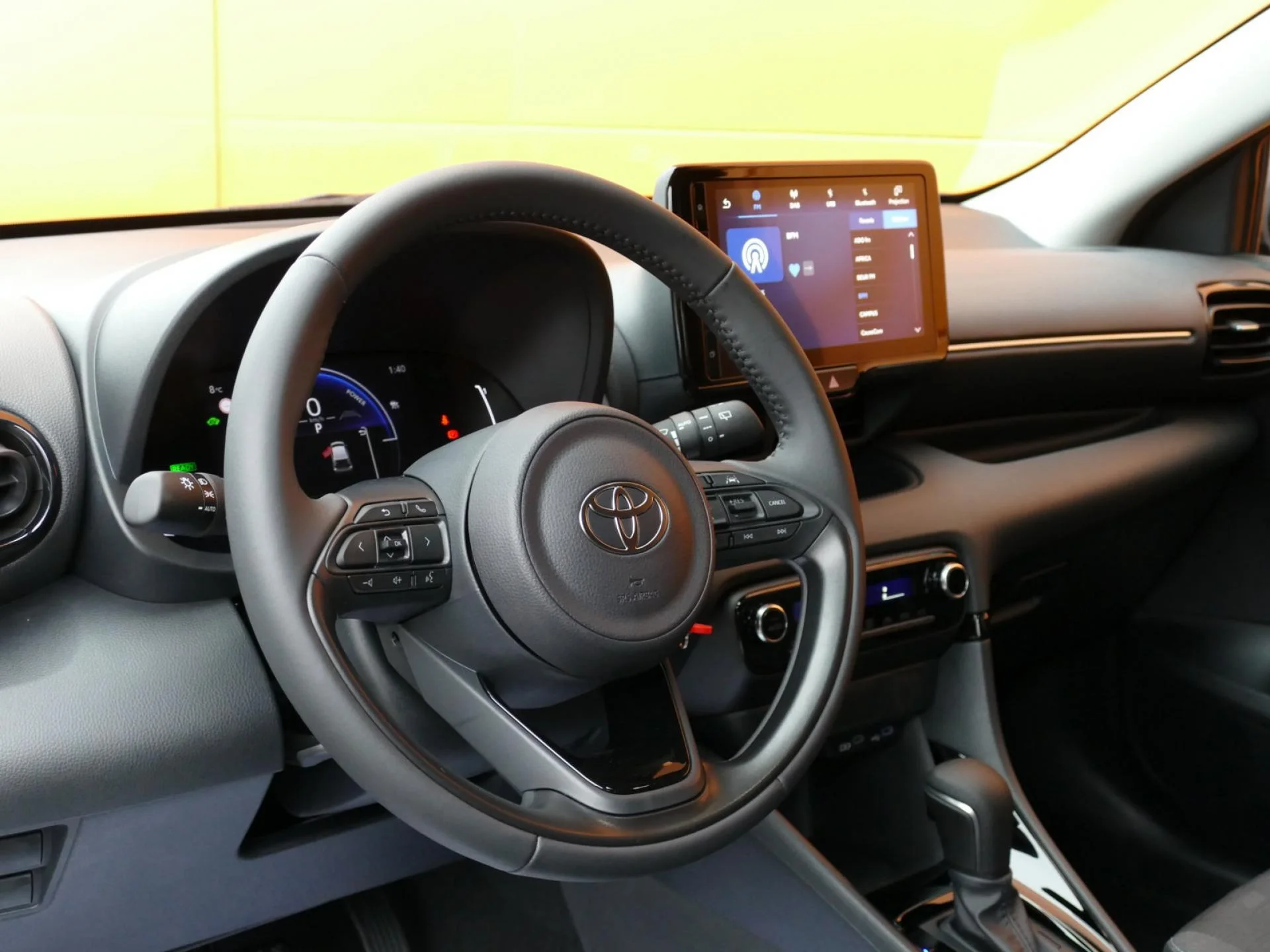 TOYOTA YARIS - Miniature 13 sur 32 - Cliquer pour voir cette photo