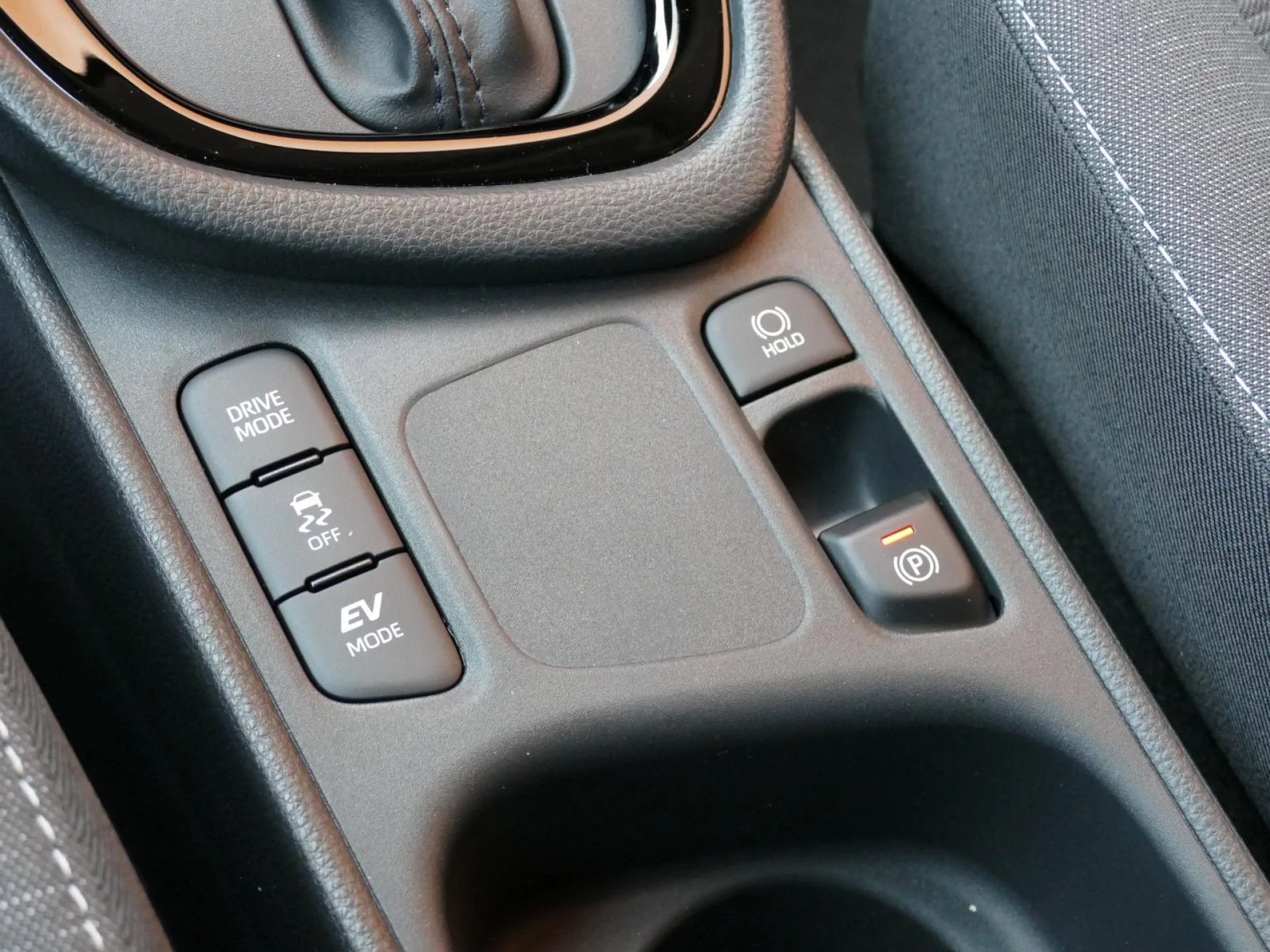 TOYOTA YARIS - Miniature 17 sur 32 - Cliquer pour voir cette photo