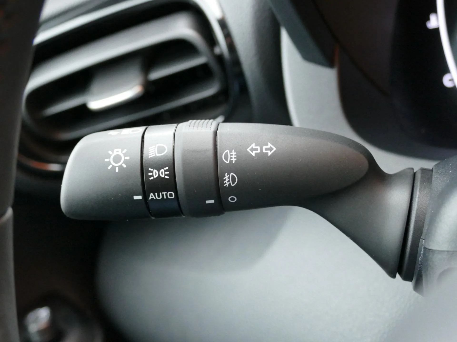 TOYOTA YARIS - Miniature 24 sur 32 - Cliquer pour voir cette photo