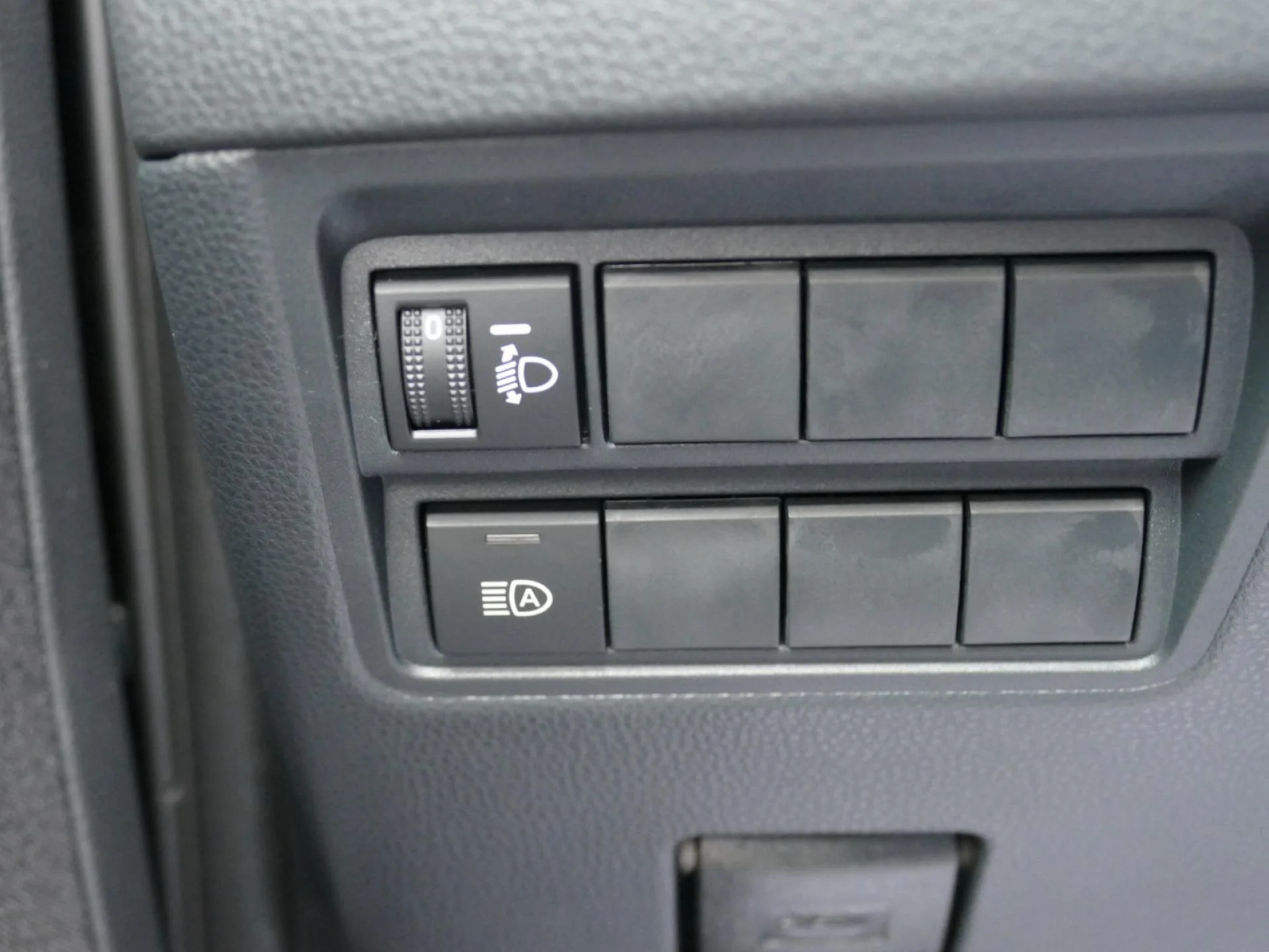 TOYOTA YARIS - Miniature 20 sur 32 - Cliquer pour voir cette photo