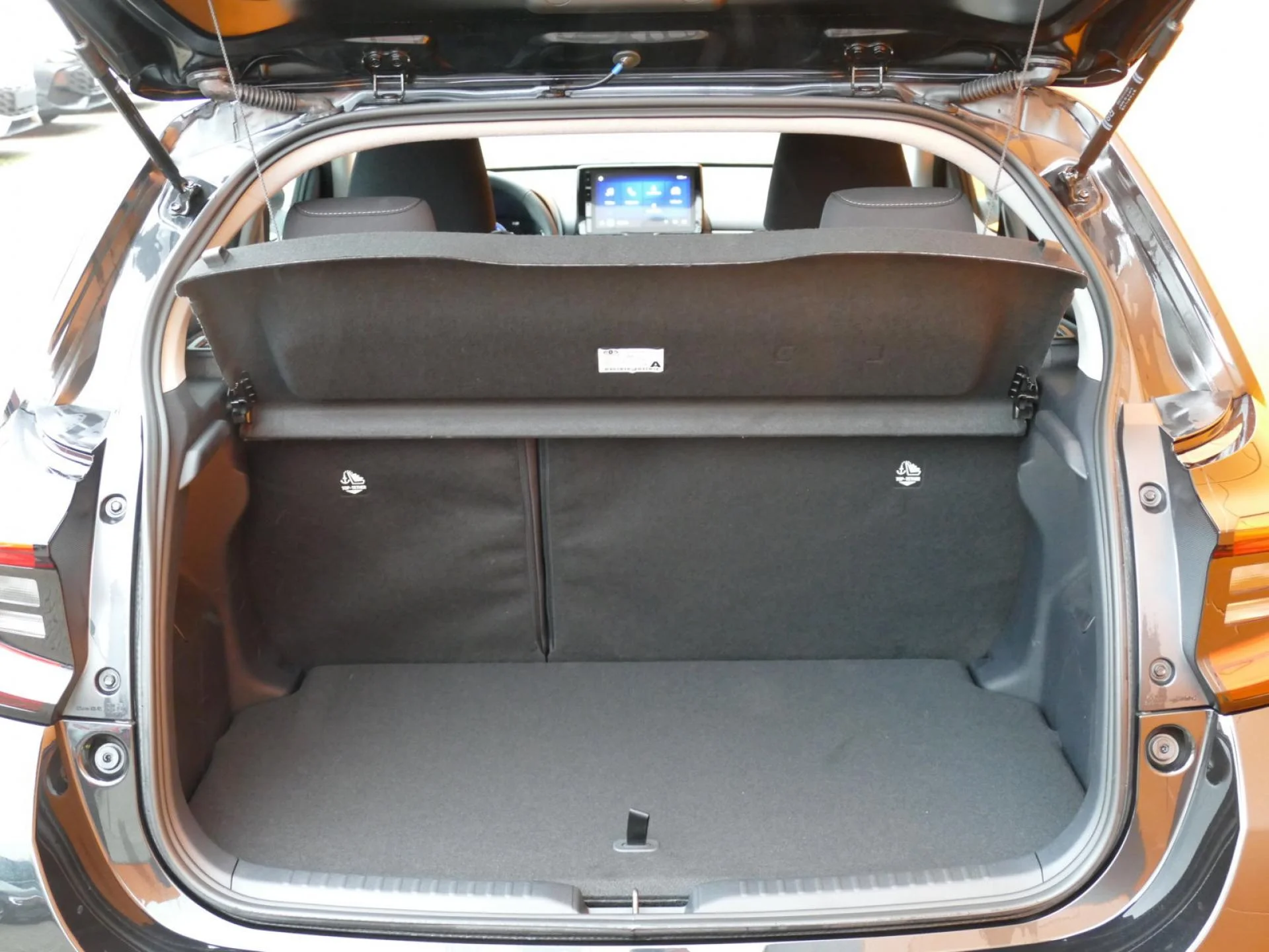 TOYOTA YARIS - Miniature 8 sur 32 - Cliquer pour voir cette photo