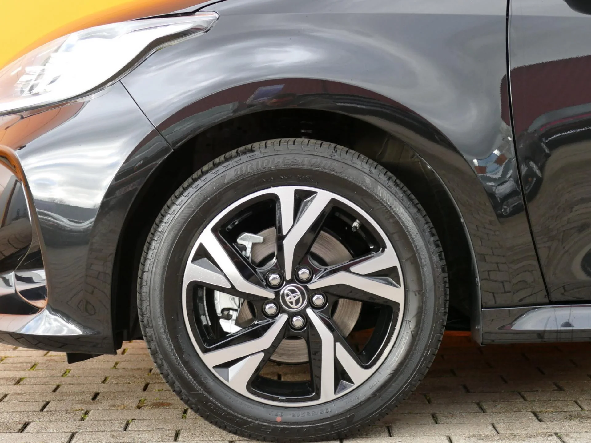 TOYOTA YARIS - Miniature 30 sur 32 - Cliquer pour voir cette photo