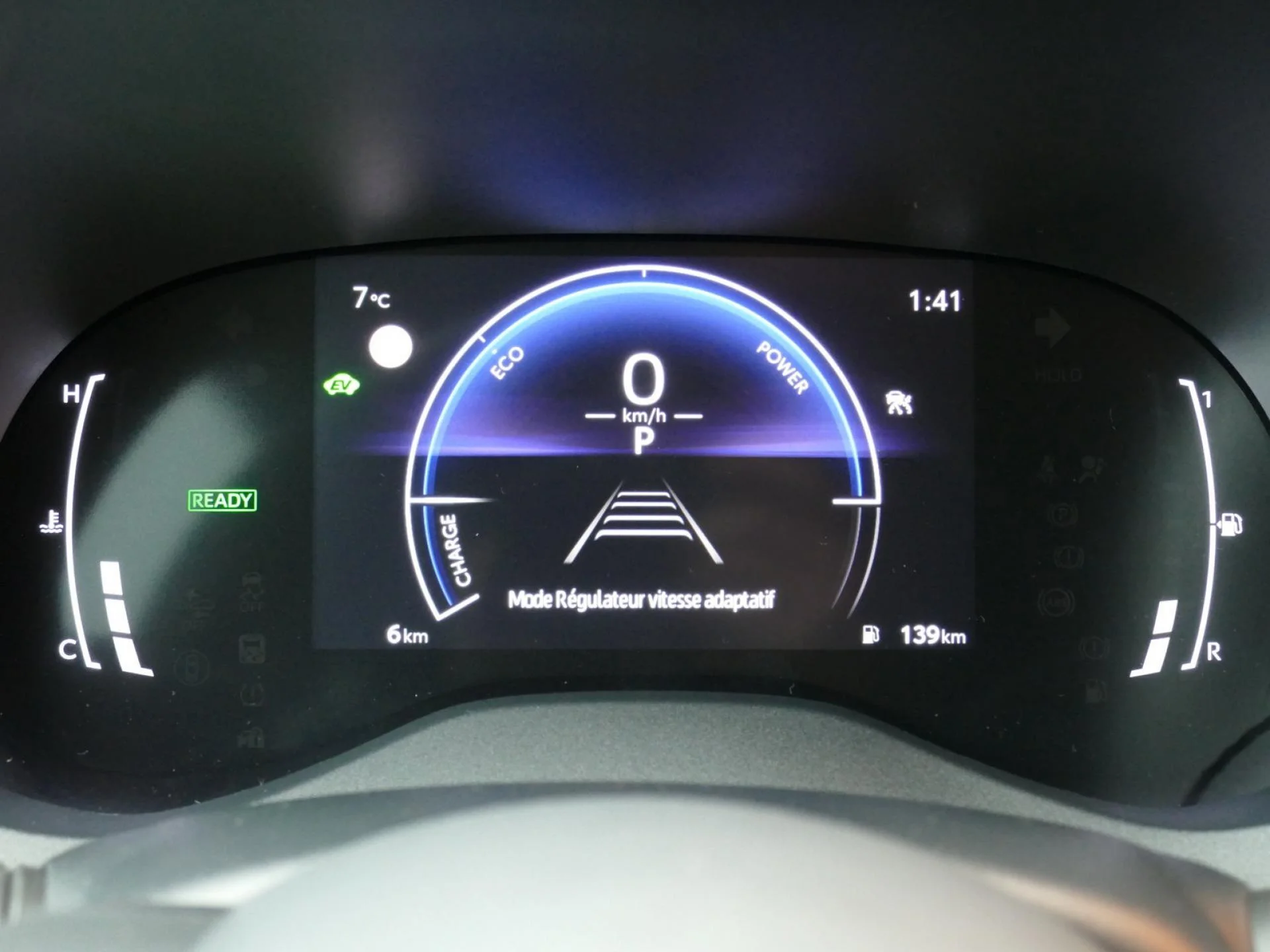 TOYOTA YARIS - Miniature 14 sur 32 - Cliquer pour voir cette photo