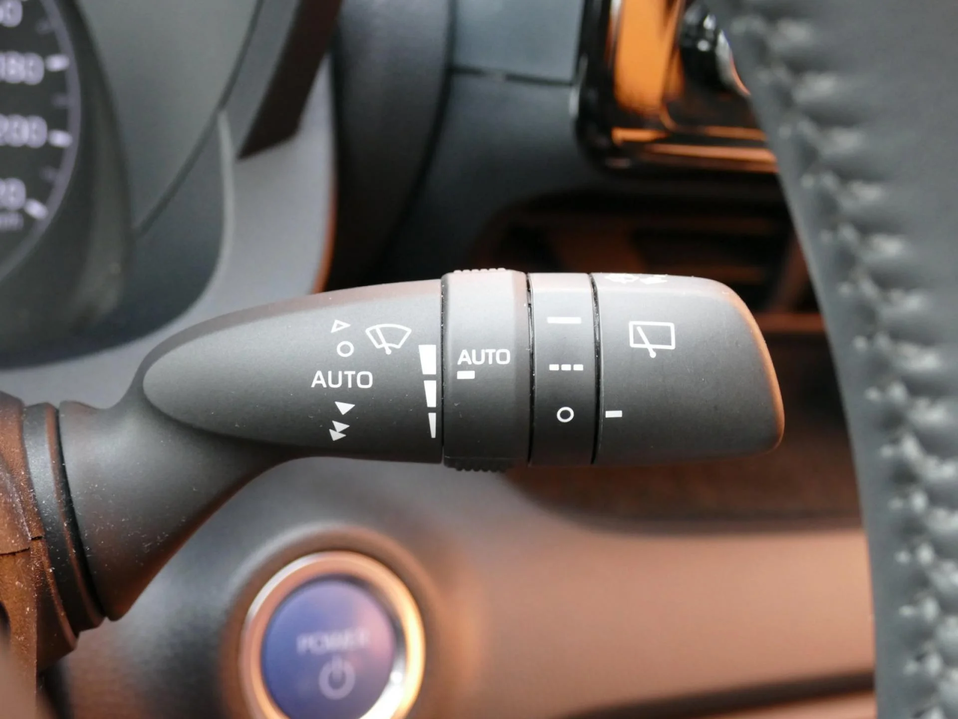 TOYOTA YARIS - Miniature 24 sur 32 - Cliquer pour voir cette photo