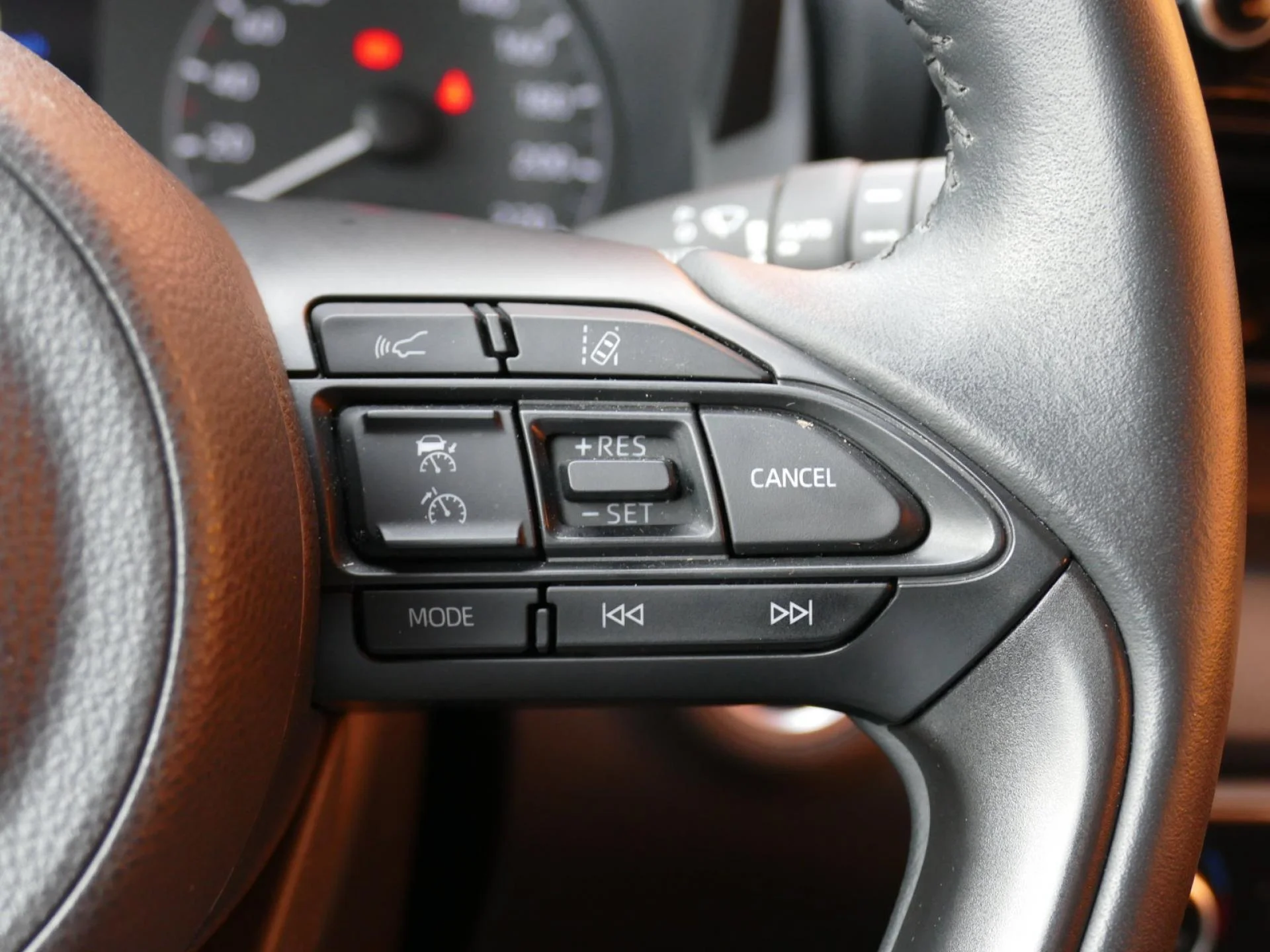 TOYOTA YARIS - Miniature 15 sur 32 - Cliquer pour voir cette photo