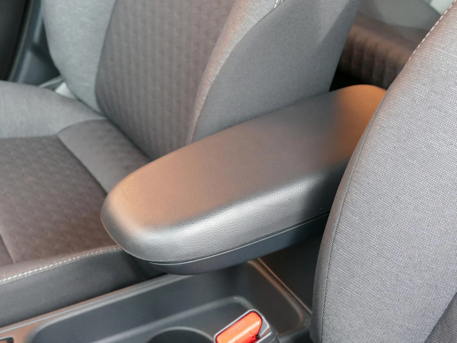 TOYOTA YARIS - Miniature 18 sur 32 - Cliquer pour voir cette photo