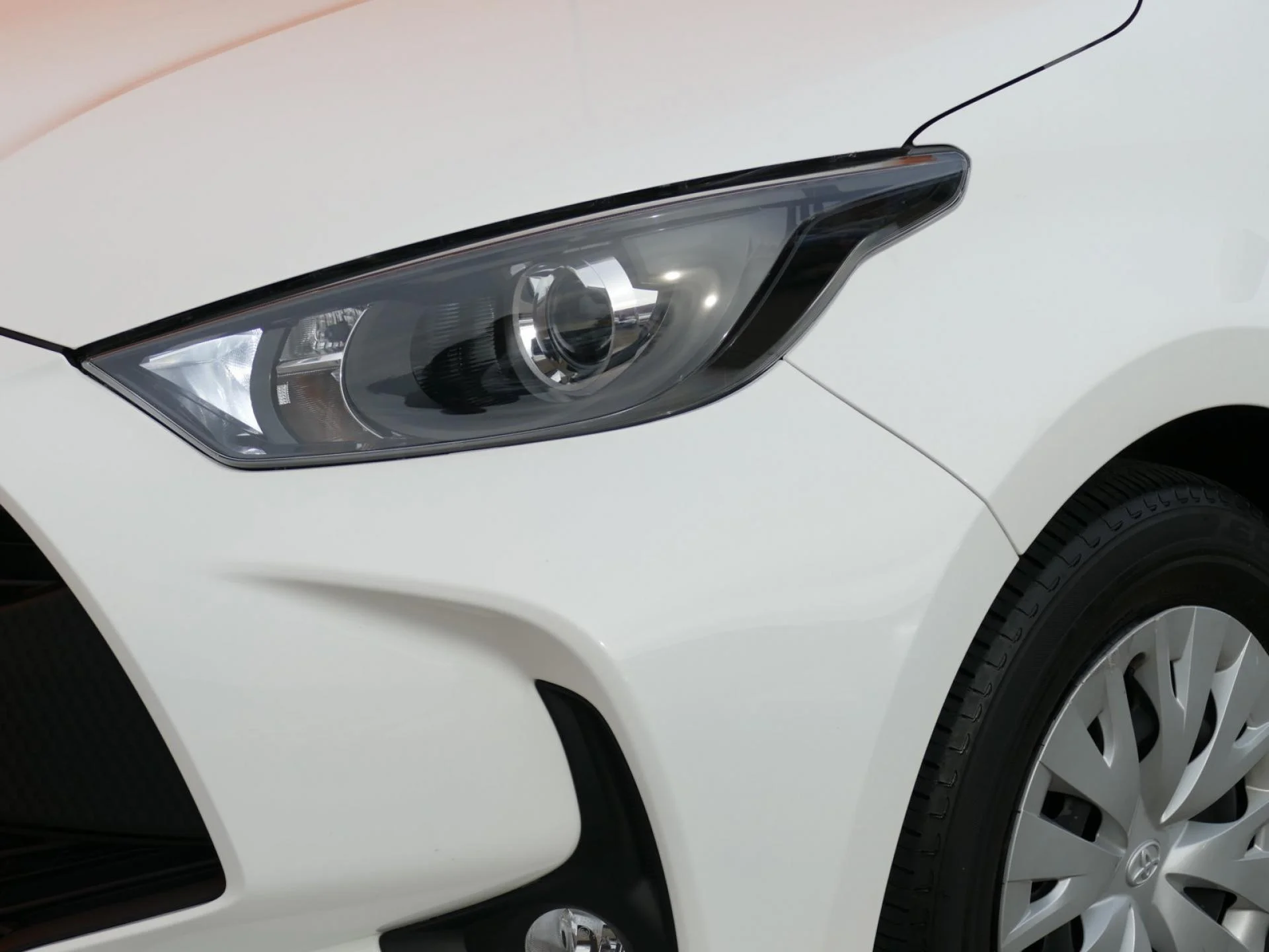 TOYOTA YARIS - Miniature 27 sur 32 - Cliquer pour voir cette photo