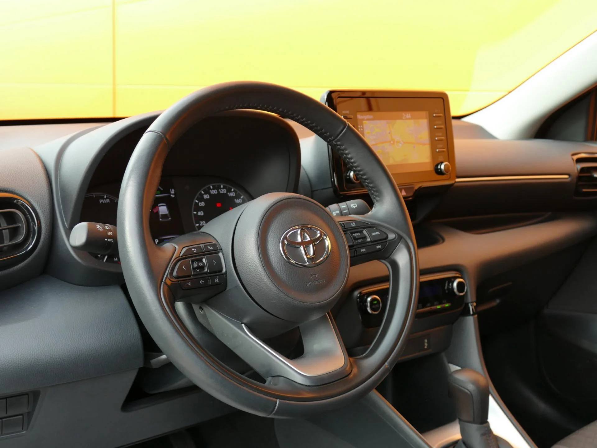 TOYOTA YARIS - Miniature 13 sur 32 - Cliquer pour voir cette photo