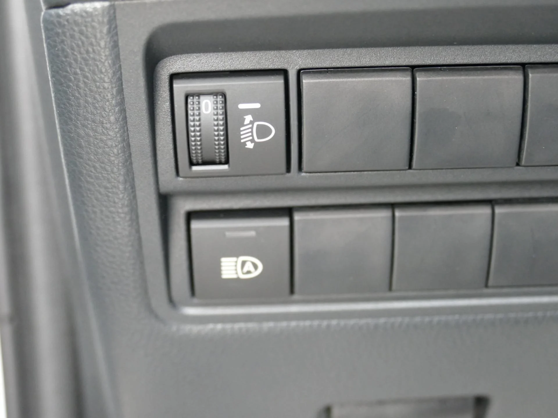 TOYOTA YARIS - Miniature 17 sur 32 - Cliquer pour voir cette photo