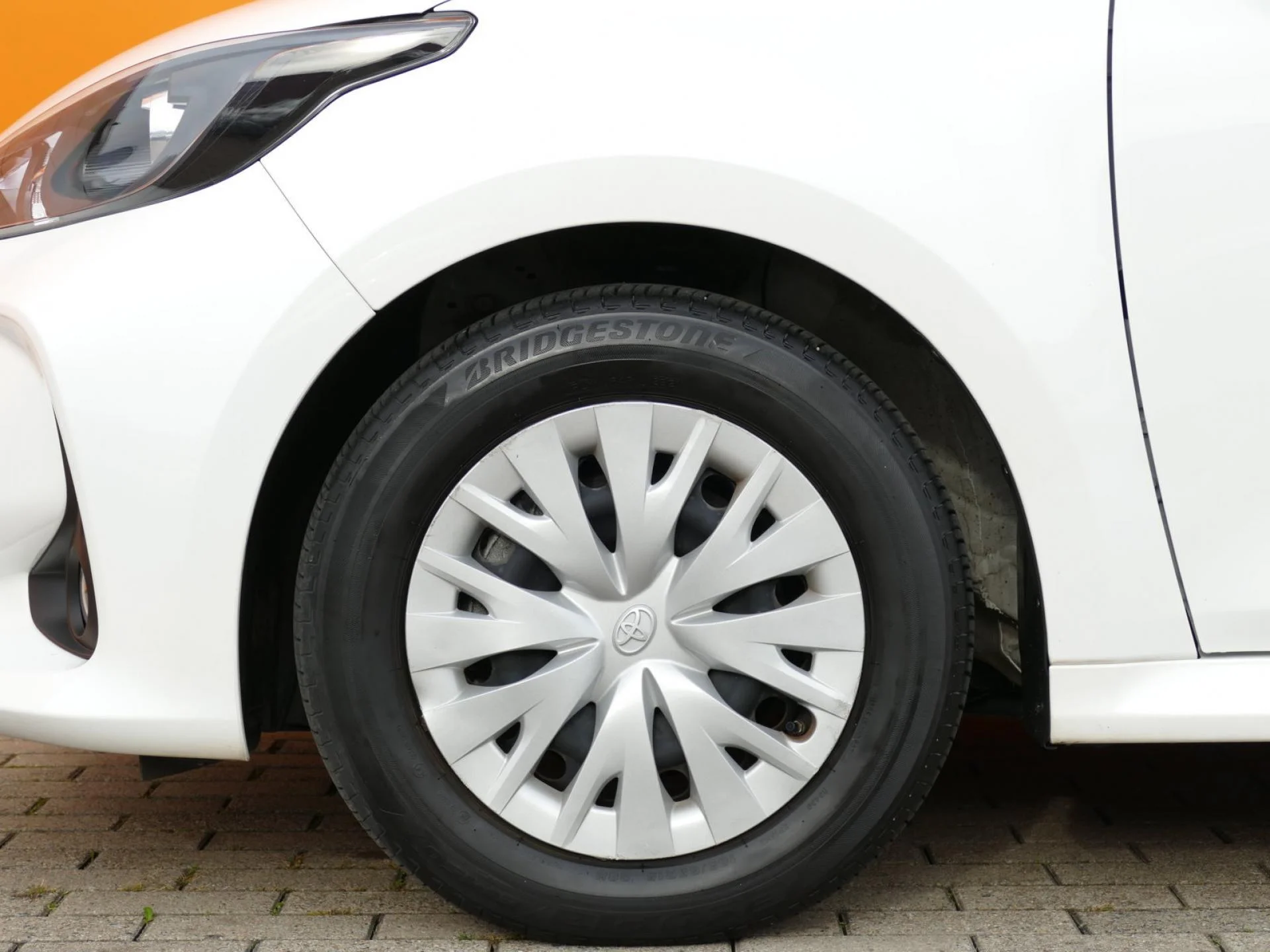 TOYOTA YARIS - Miniature 30 sur 32 - Cliquer pour voir cette photo