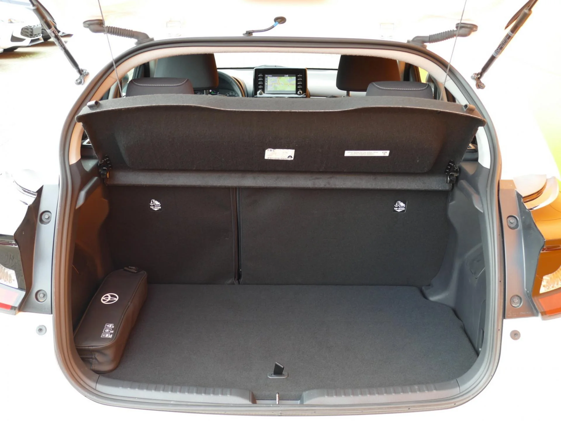 TOYOTA YARIS - Miniature 8 sur 32 - Cliquer pour voir cette photo