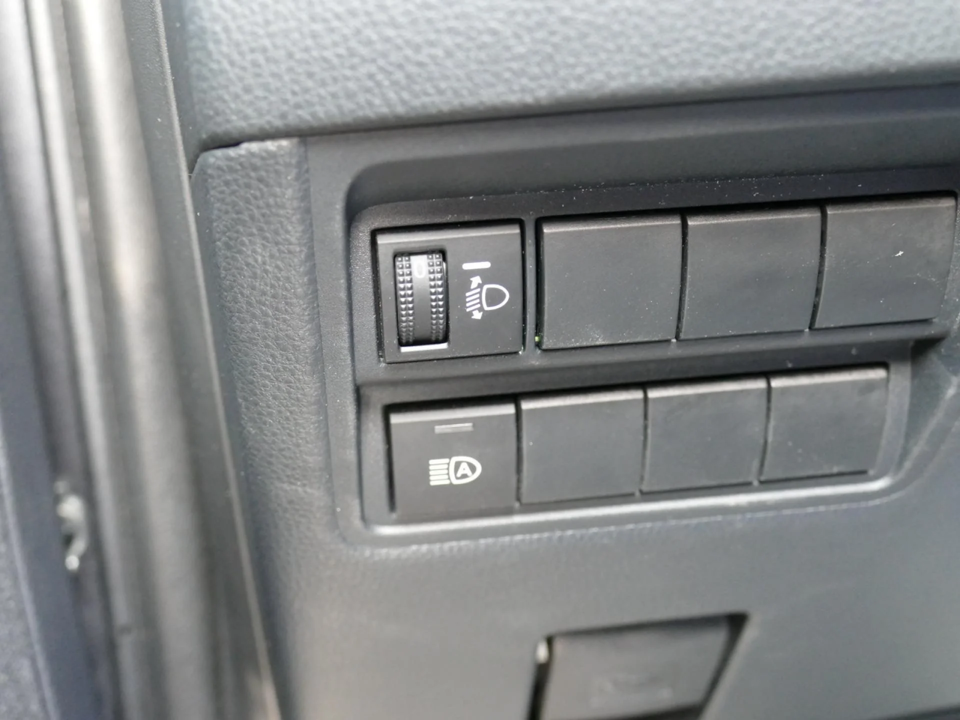 TOYOTA YARIS - Miniature 16 sur 29 - Cliquer pour voir cette photo