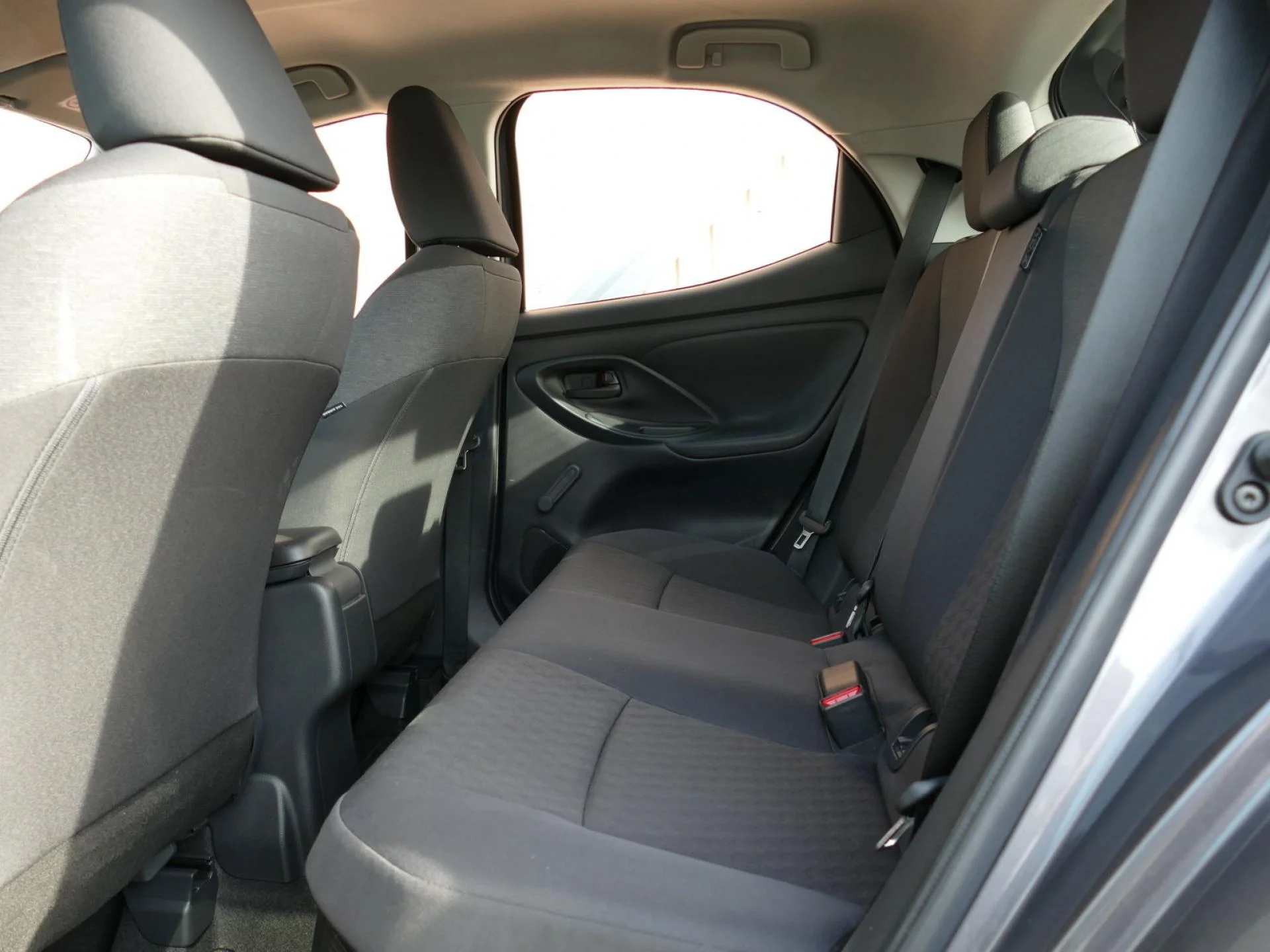 TOYOTA YARIS - Miniature 7 sur 29 - Cliquer pour voir cette photo