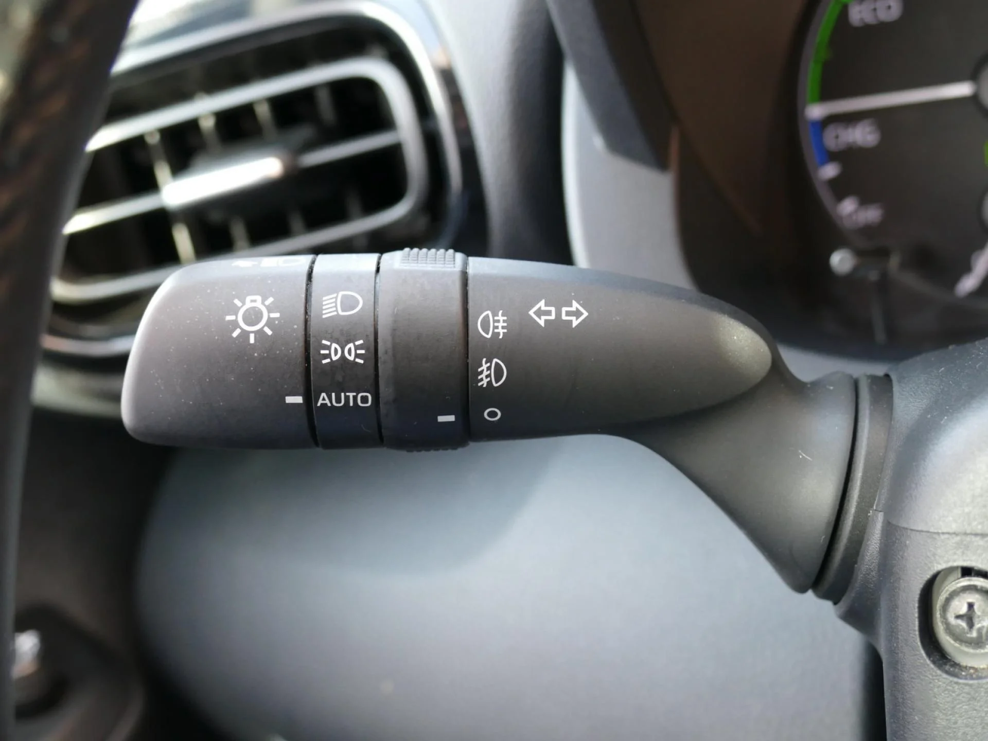 TOYOTA YARIS - Miniature 21 sur 29 - Cliquer pour voir cette photo